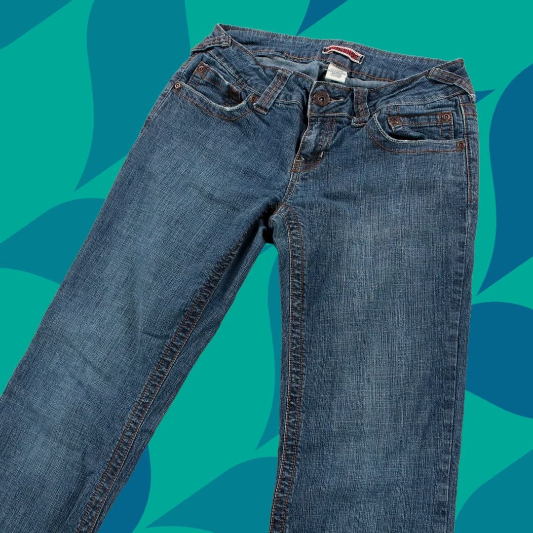 Denime vtg YOUNIQUE low rise flare jeans blue 7 Juniors YM? Size 28" / US 6 / IT 42 - 1 Thumbnail