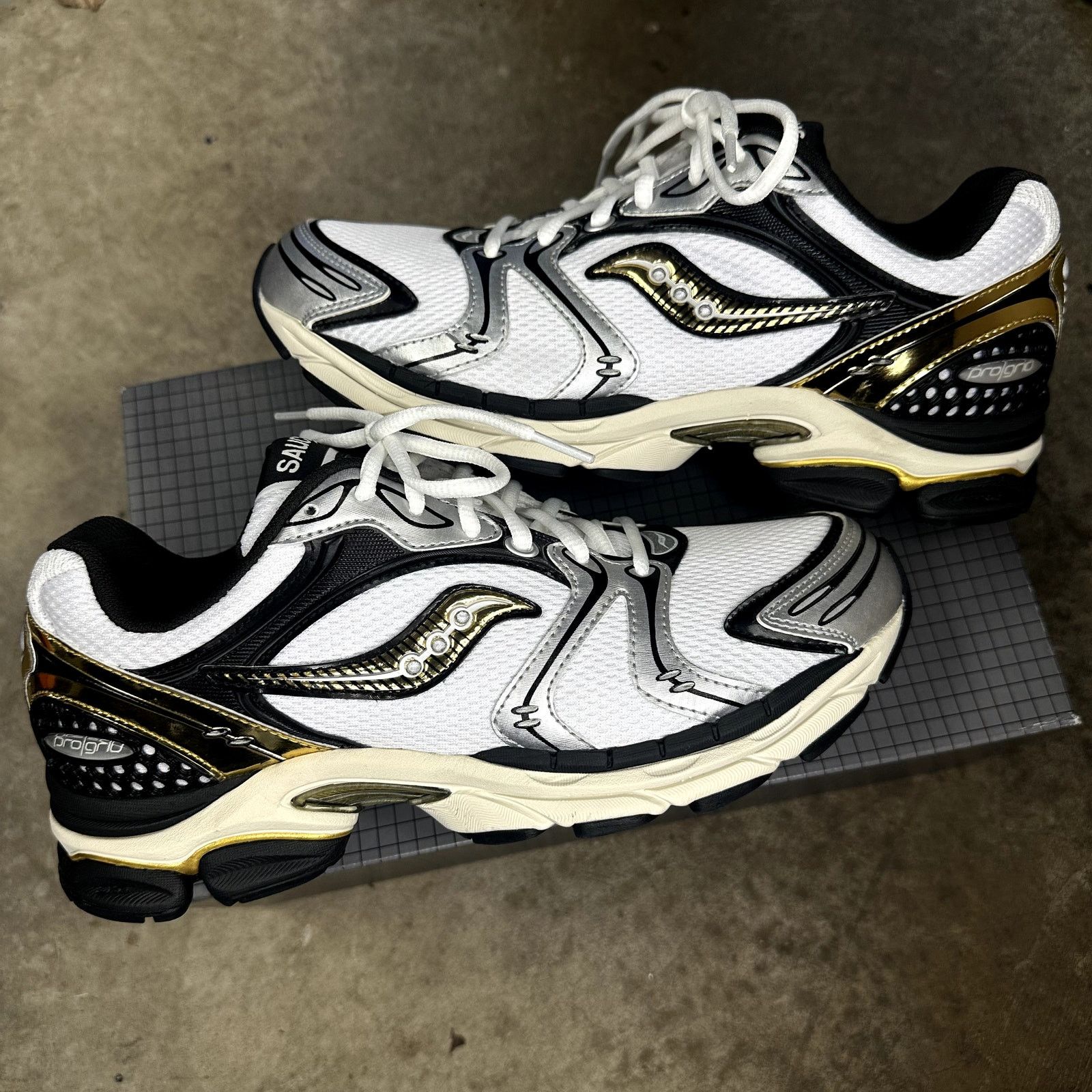 Saucony Saucony Progrid Triumph 4 Size US 9 / EU 42 - 1 Thumbnail
