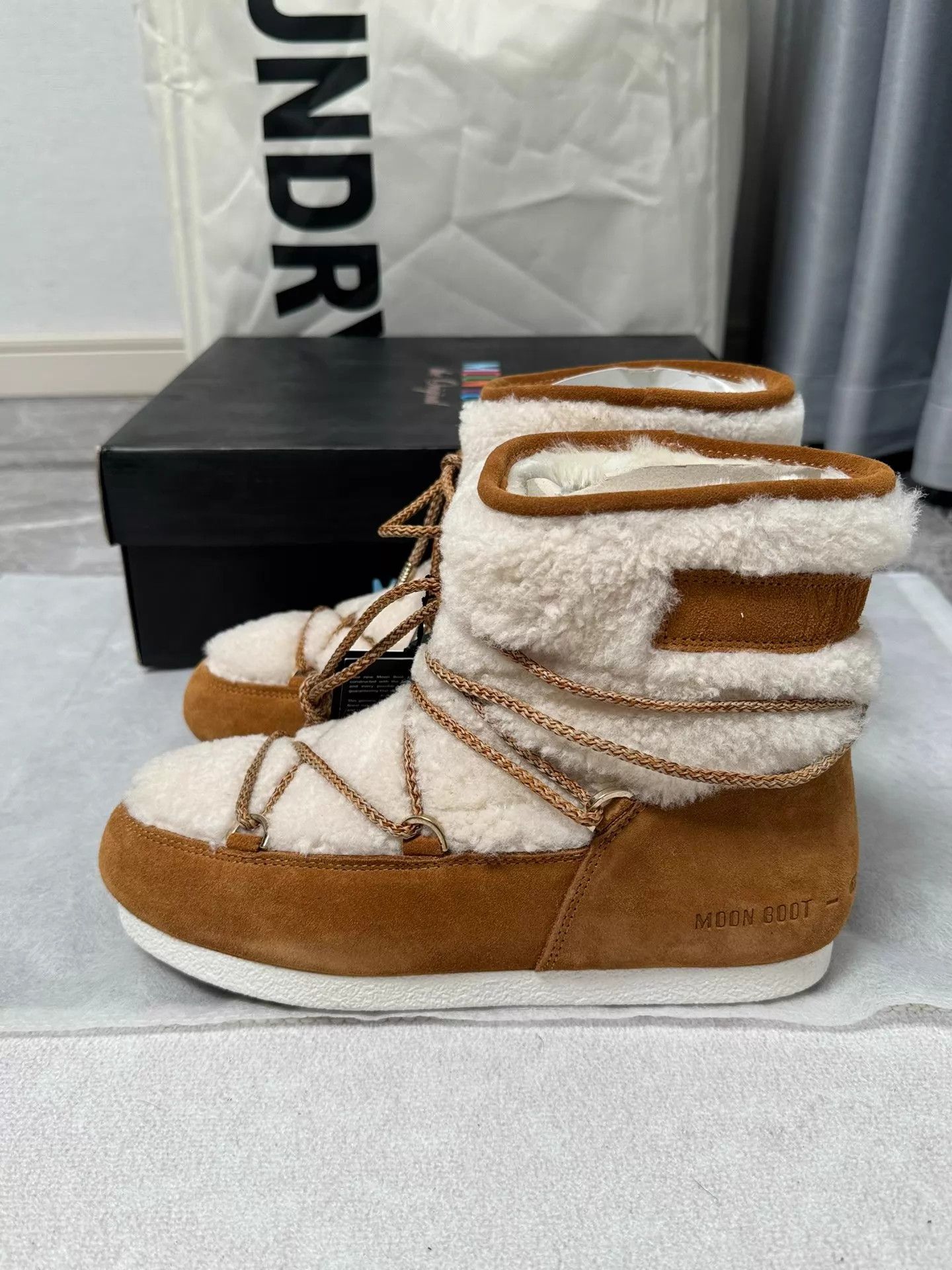 Moon Boot Moon Boot Far Side Low 38 Whiskey Snow Boots Size US 7.5 / IT 37.5 - 1 Thumbnail