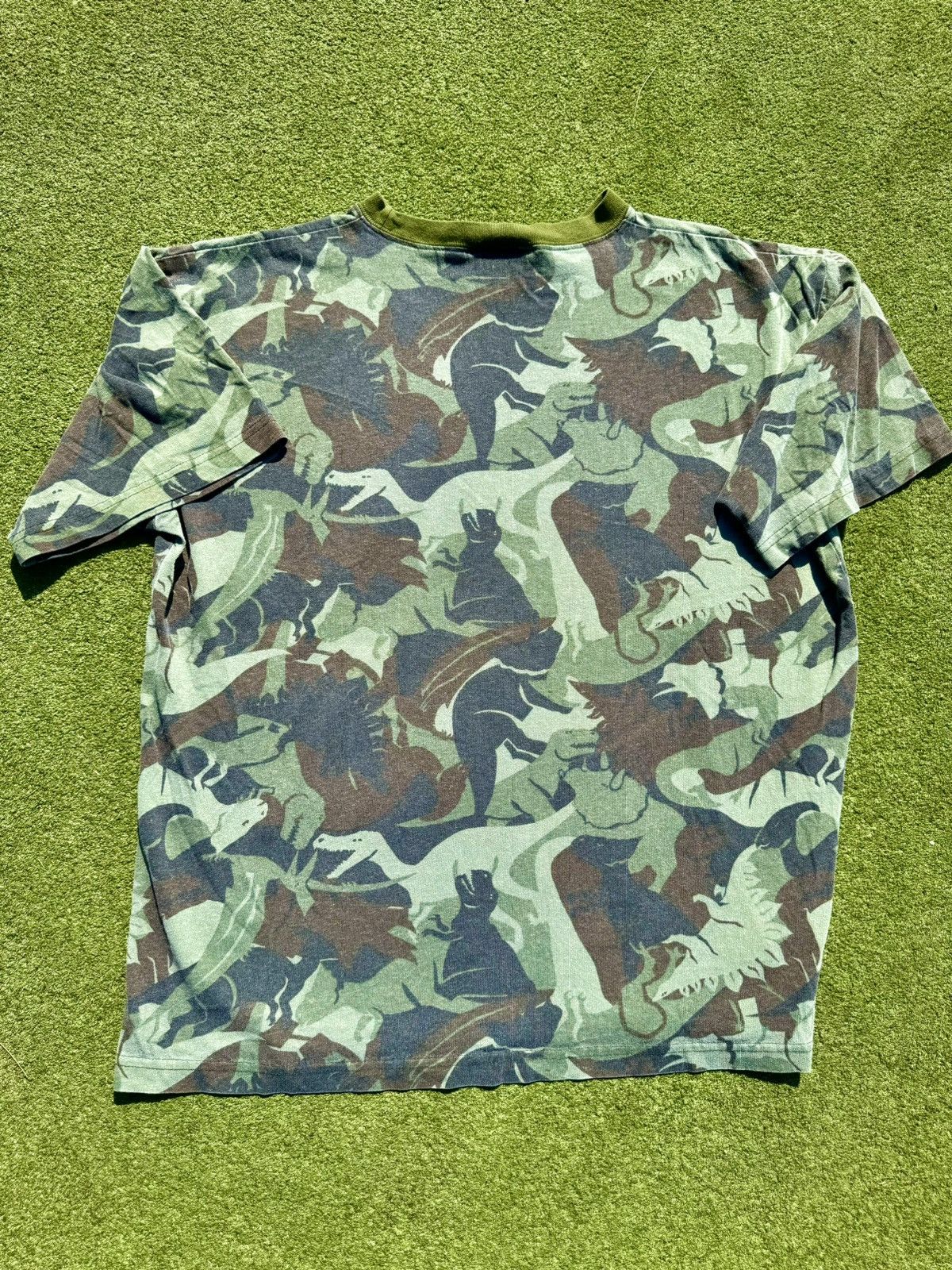 Universal Studios × Vintage 1997 Jurassic Park Universal Studios 90’s Camo Movie T-Shirt Size US L / EU 52-54 / 3 - 6 Thumbnail