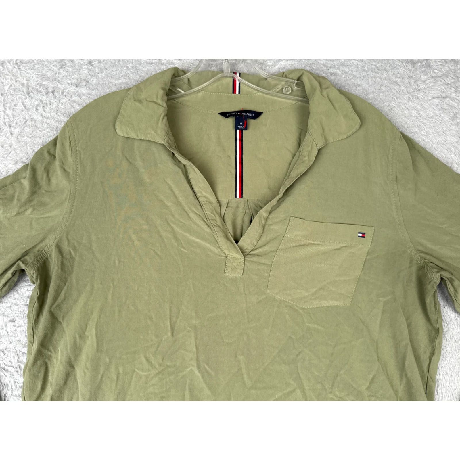 Tommy Hilfiger Tommy Hilfiger Shirt Women M Green Long Sleeve V-Neck 100% Viscose Pocket Collared Button-Up Slim Pattern Solid All Seasons Easy Care Size M / US 6-8 / IT 42-44 - 4 Thumbnail