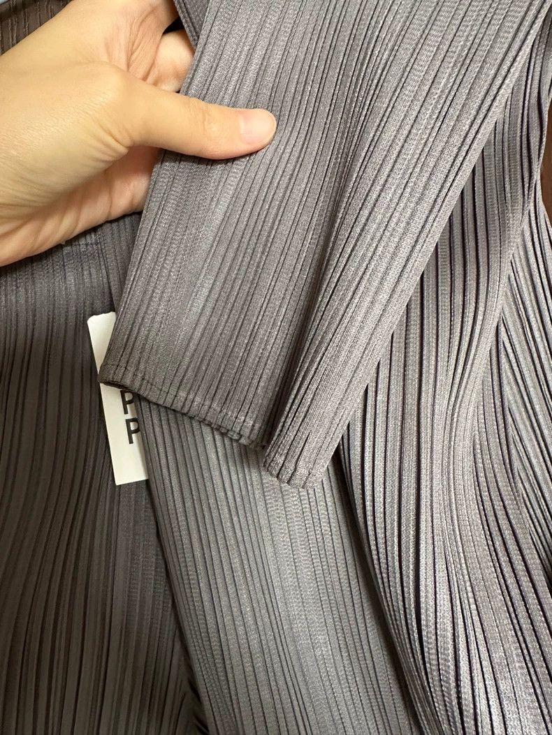 Issey Miyake Issey Miyake size:3 Grey pleated trousers Size 22" - 5 Thumbnail