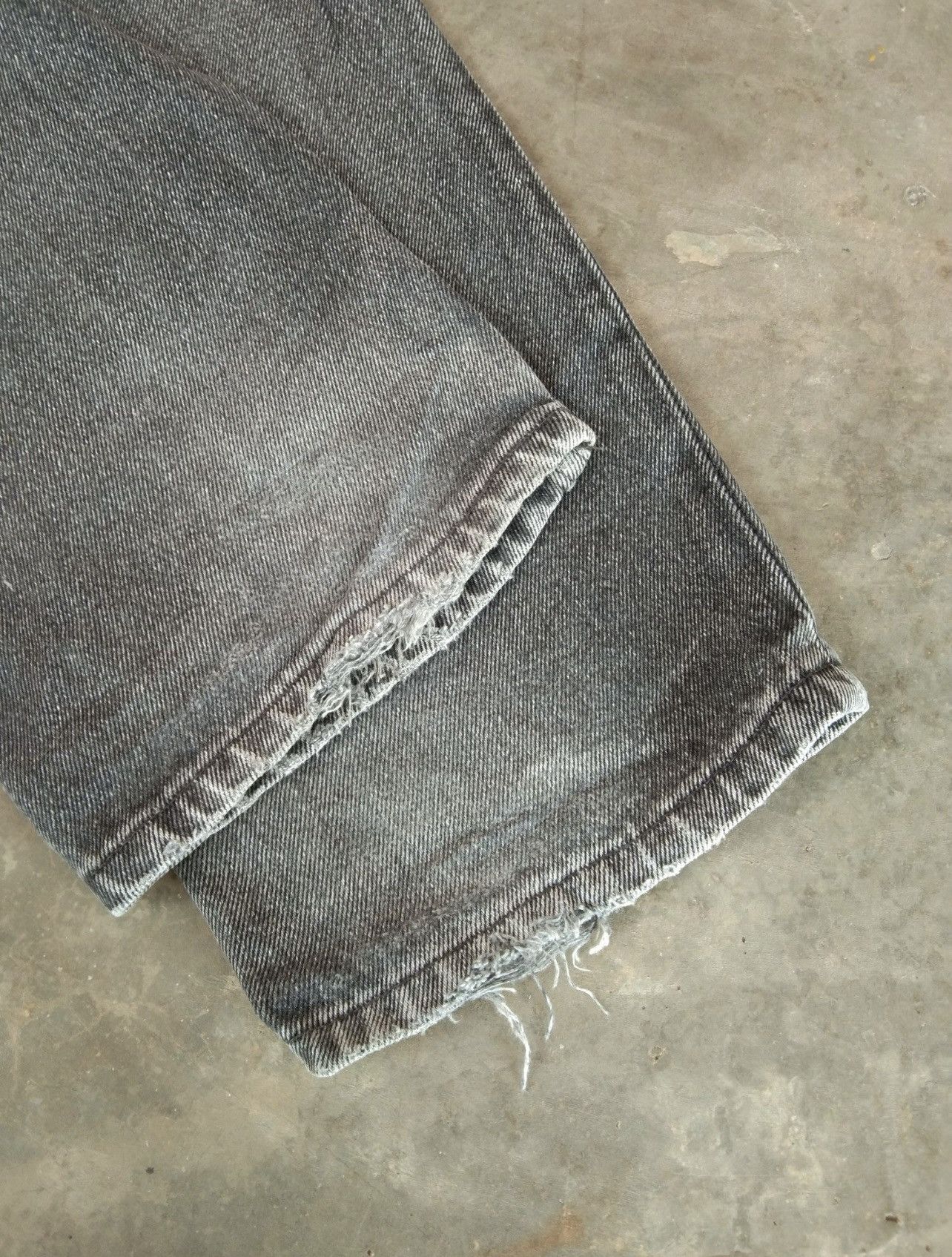 Levi's 90s Vintage Levi's 501 Faded Black Distressed Jeans 30x32 Size US 30 / EU 46 - 3 Thumbnail