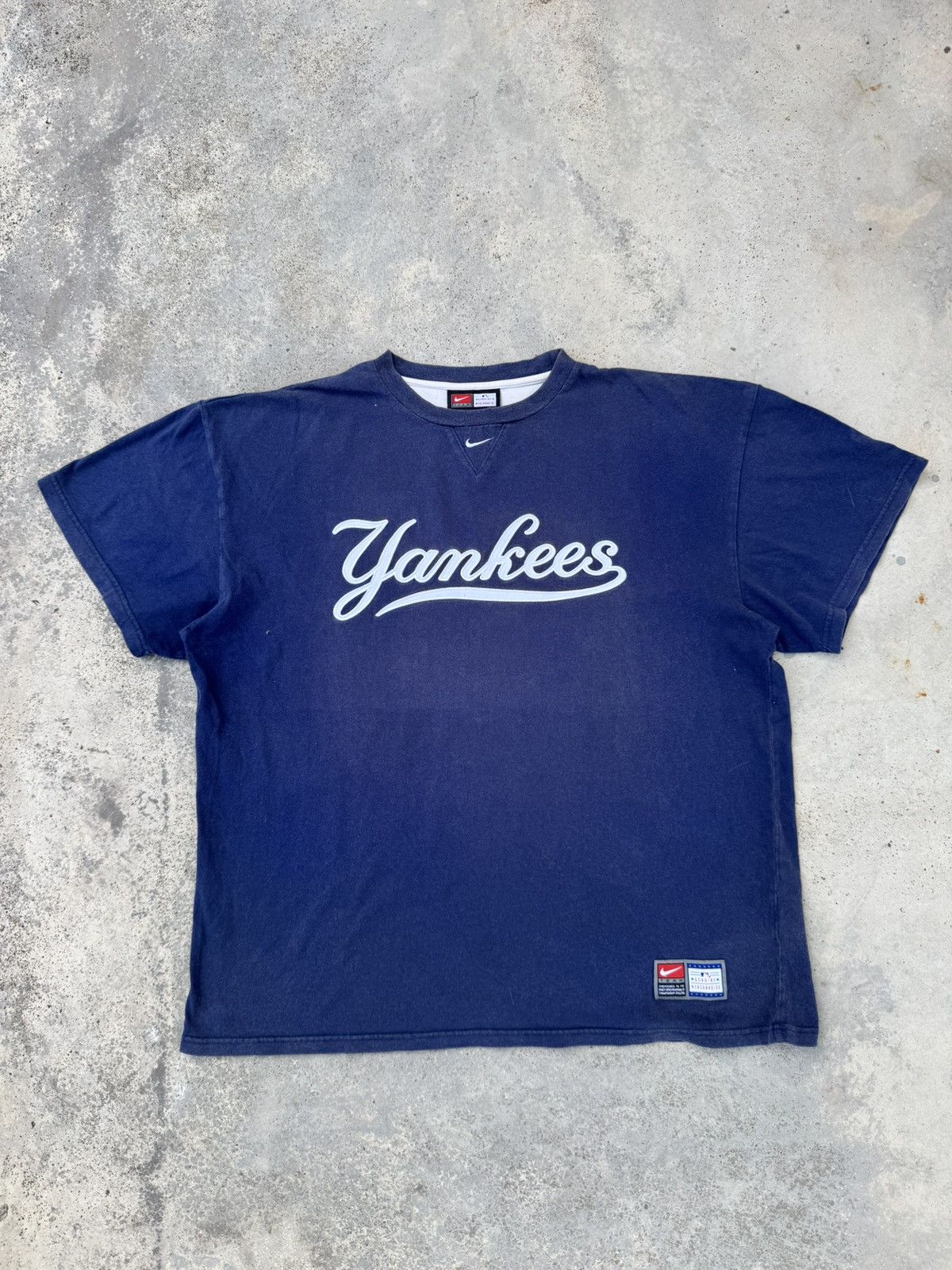 Nike 2000s Faded Nike Center Swoosh X New York Yankees Tees Size US XL / EU 56 / 4 - 1 Thumbnail