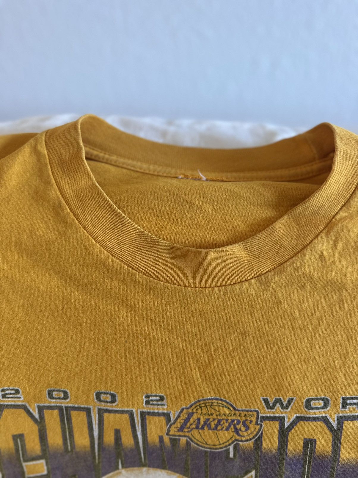 NBA Los Angeles Lakers Kobe Bryant Shaq 2002 World Champions Tee Size US XXL / EU 58 / 5 - 6 Thumbnail