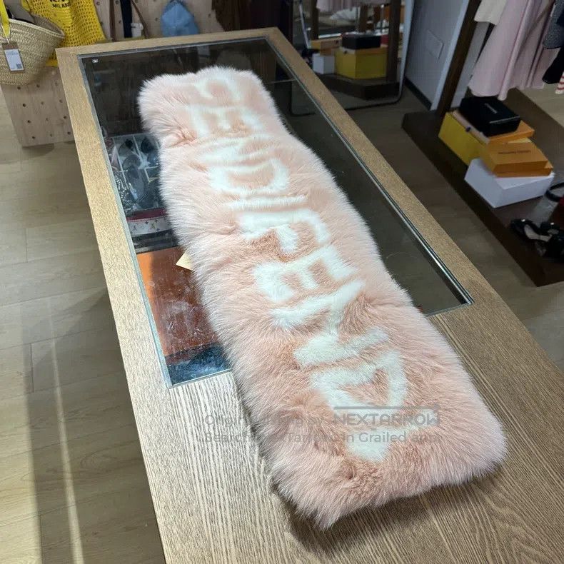 Fendi Fendi Pink and white fox fur fox fur neck warmer Size ONE SIZE - 5 Thumbnail