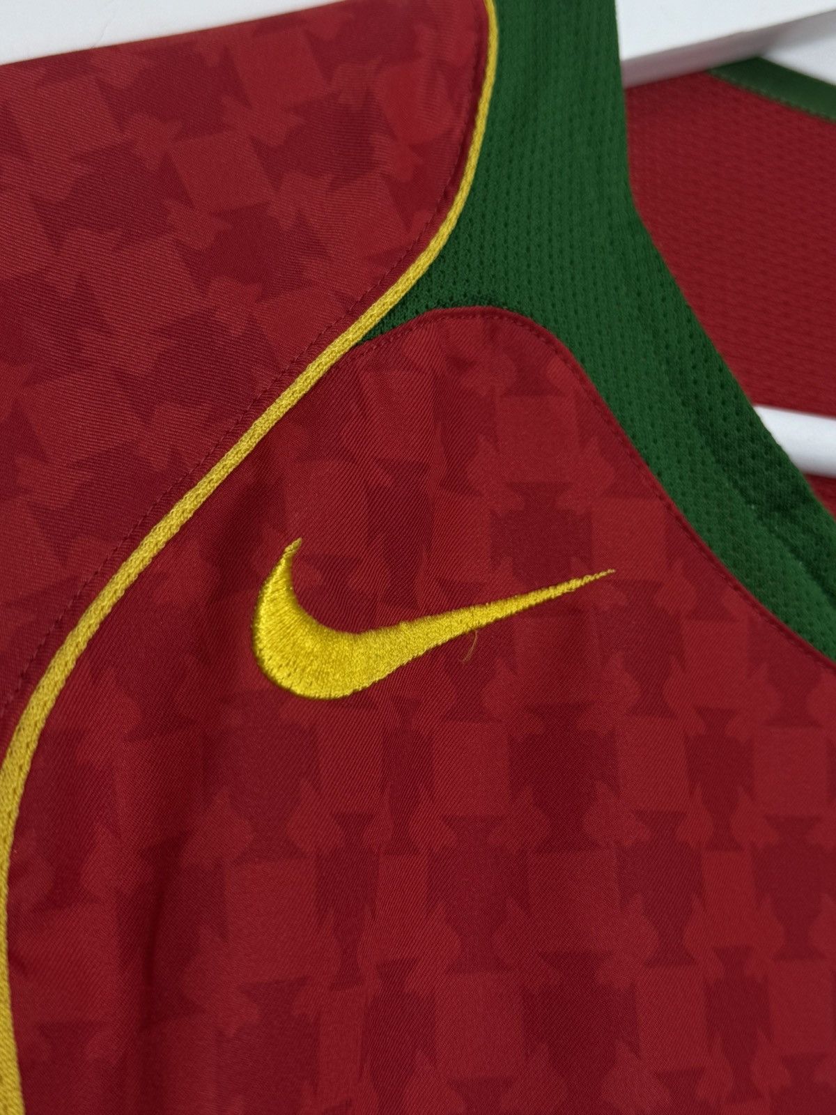 Nike Nike Portugal 2004/05 Home Football Shirt Jersey Size US S / EU 44-46 / 1 - 9 Thumbnail
