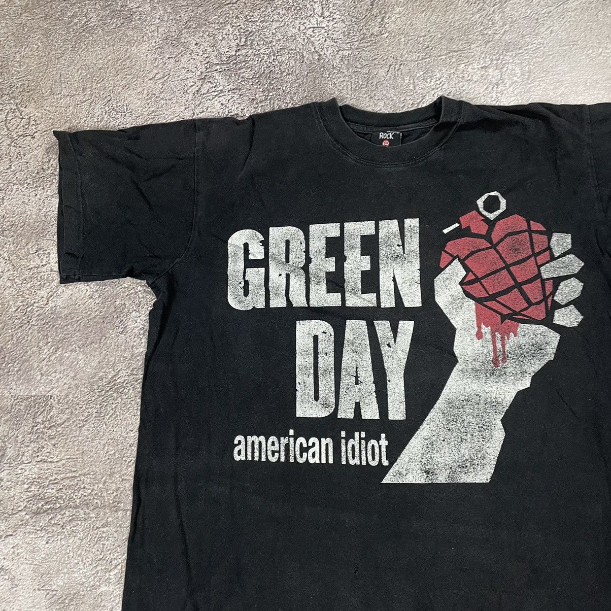 Vintage Vintage 90s Green Day American Idiot Faded Graphic Band Tee Size US S / EU 44-46 / 1 - 5 Thumbnail