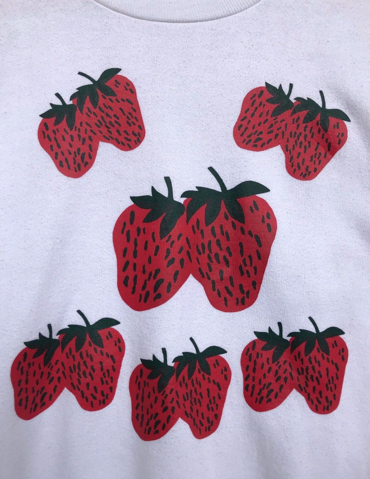 Vintage Vintage 90s Art Allover Strawberry Sweatshirt Medium Size US S / EU 44-46 / 1 - 3 Thumbnail