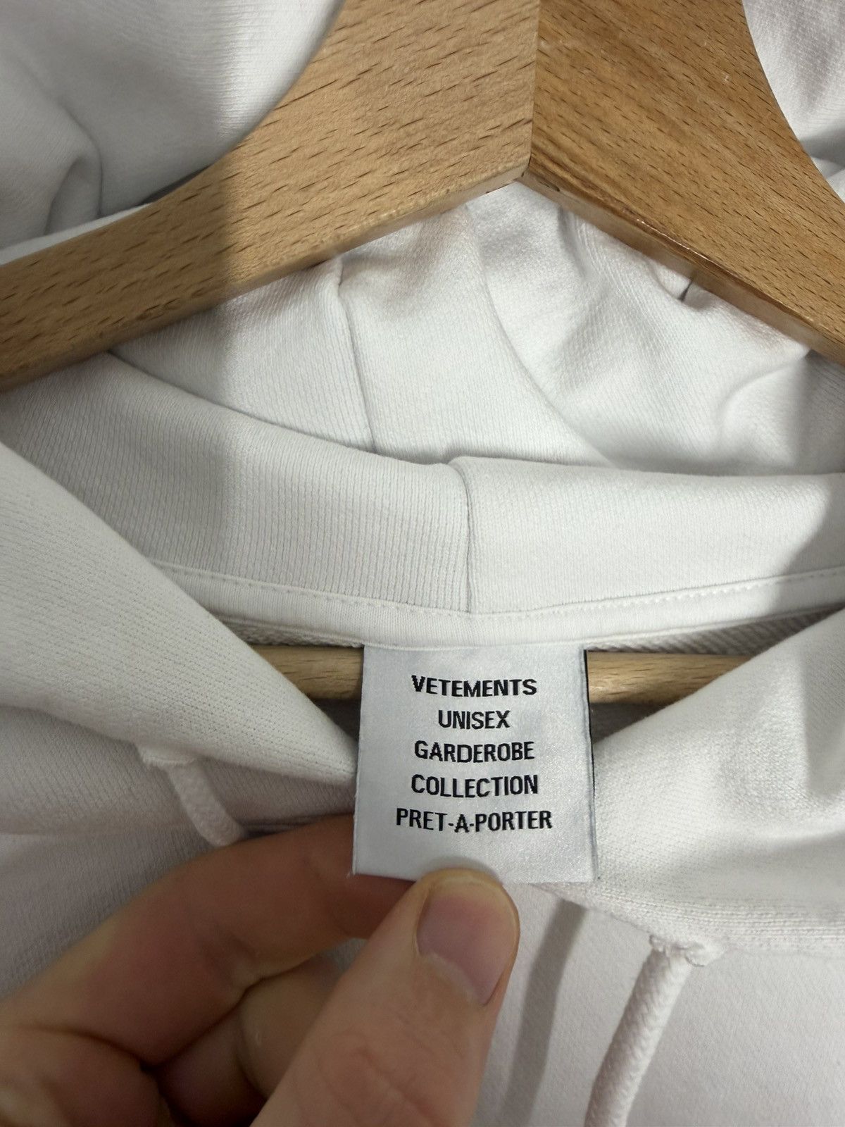 Vetements Vetements Small Embroidered Logo Dense Hoodie Size US S / EU 44-46 / 1 - 4 Thumbnail