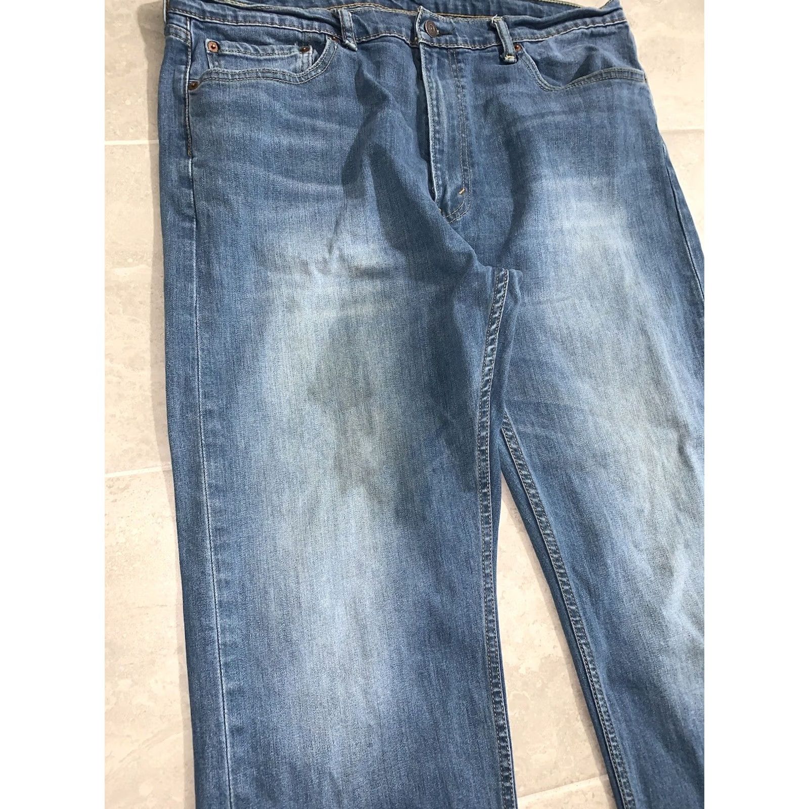 Levi's Levi's 505 Jeans Mens Straight Denim Medium Blue Wash 40x32 Regular Adult Blue Five Pocket Pockets Belt Loops Vintage: No Size US 40 / EU 56 - 4 Thumbnail