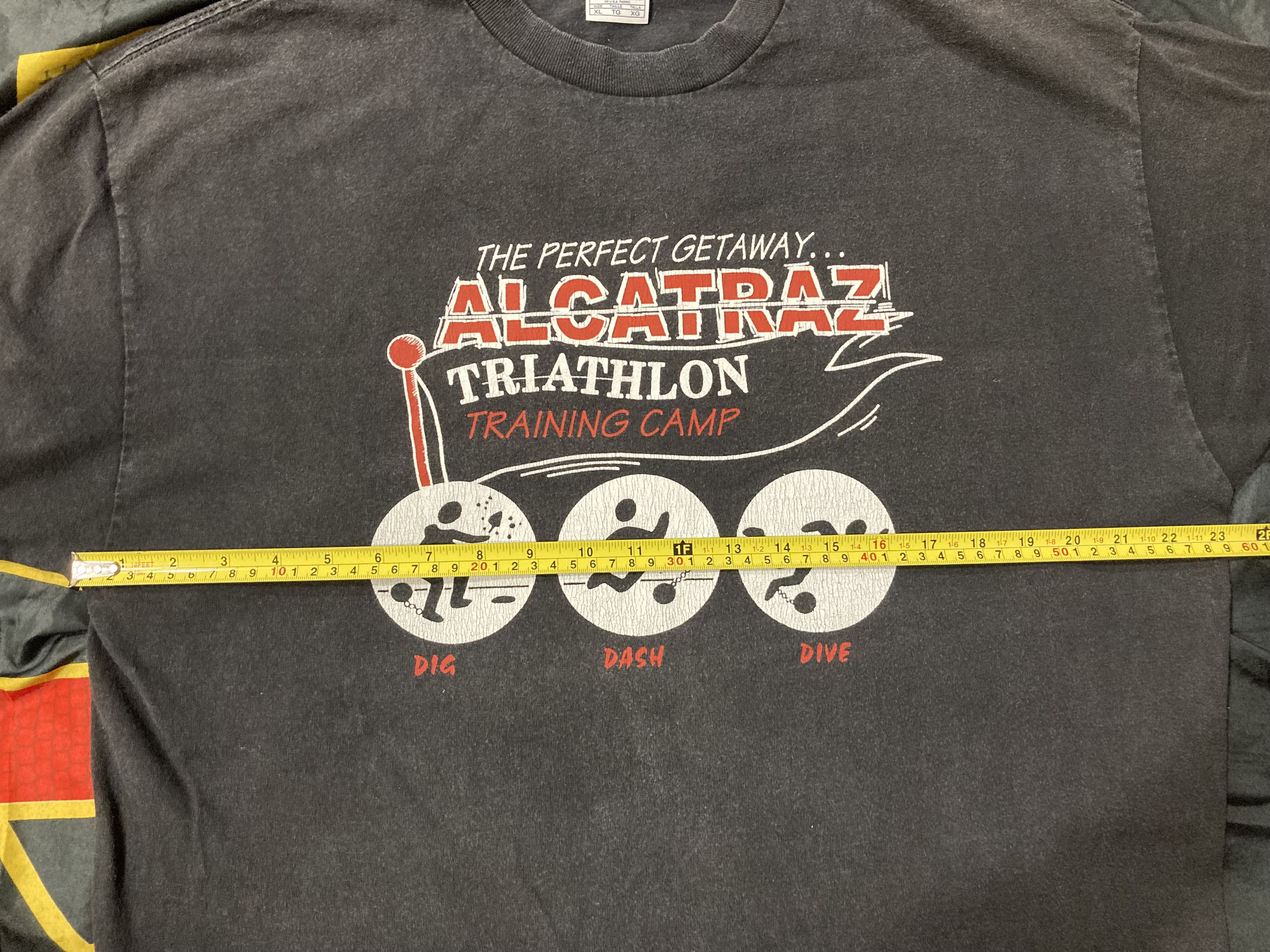 Vintage Vintage Y2K Alcatraz Triathlon Training Camp Humor T-Shirt Size US XL / EU 56 / 4 - 6 Thumbnail
