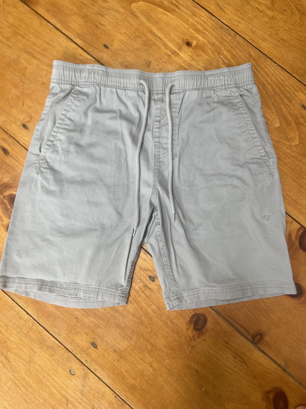 Vissla Vissla shorts grey size small worn once Size US 28 / EU 44 - 1 Thumbnail