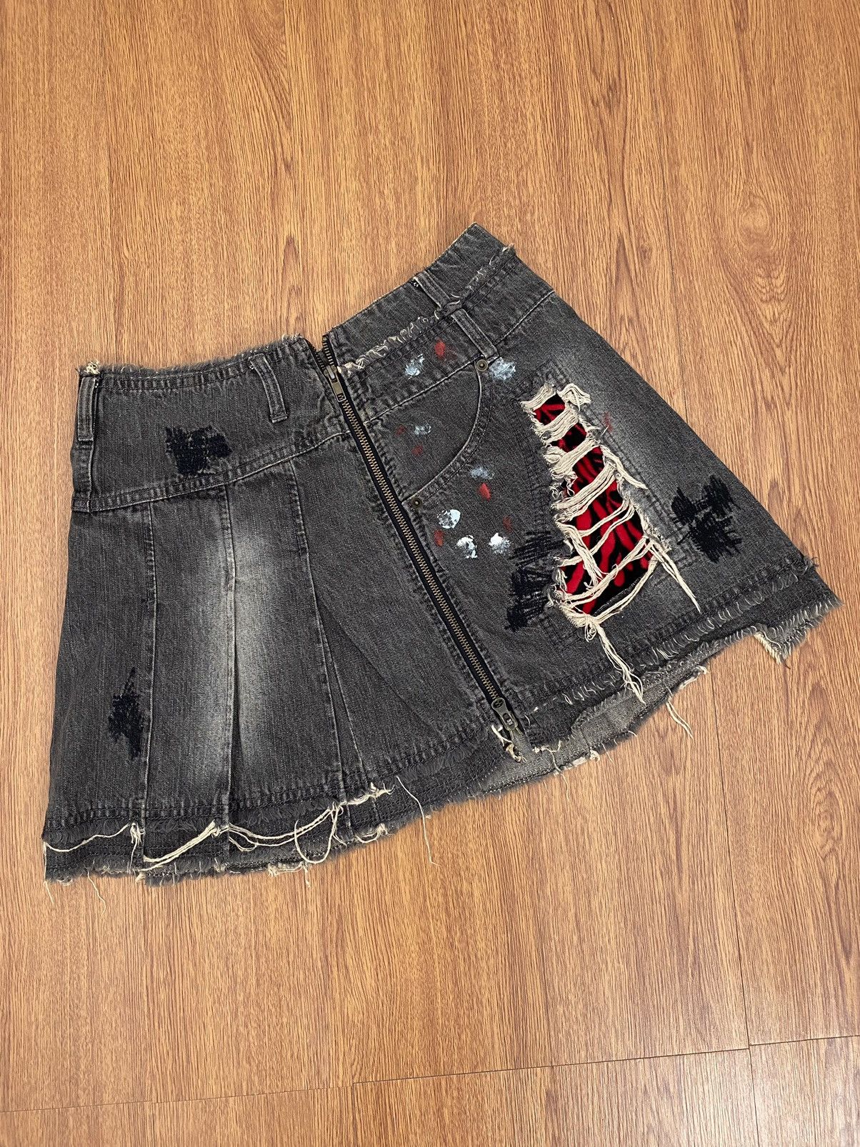 Beauty Beast Algonquins Distresse Punk skirt Size 29" - 4 Thumbnail