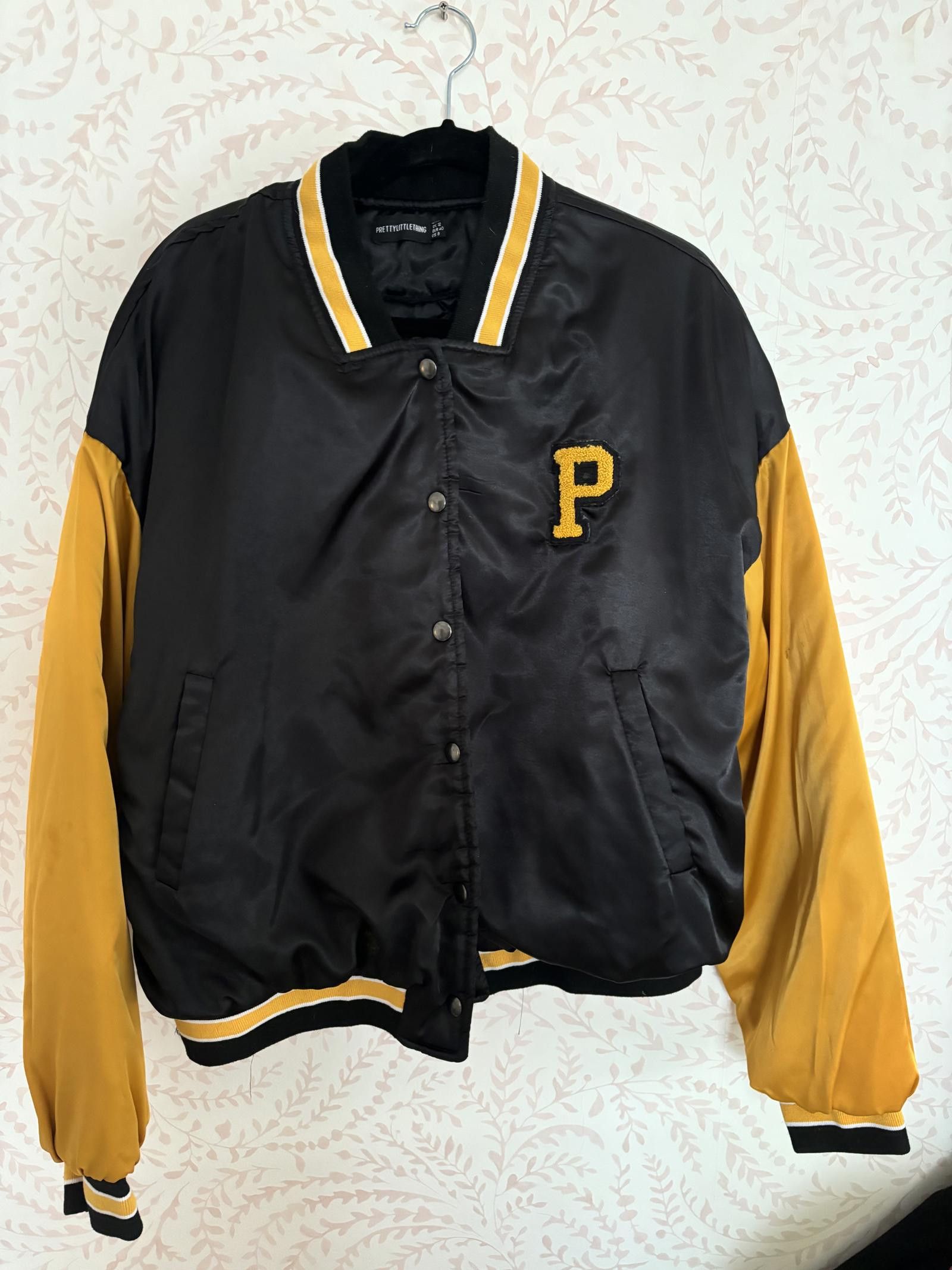 Designer PrettyLittleThing VintageStyle BomberJacket in BlackYellow 8 Size M / US 6-8 / IT 42-44 - 1 Thumbnail