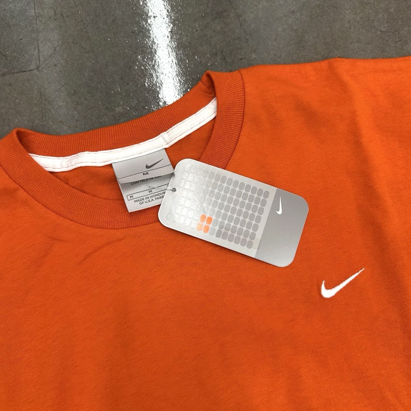 Nike VINTAGE Nike Mini Swoosh T Shirt Medium Orange 2004 Mens Size US M / EU 48-50 / 2 - 2 Thumbnail