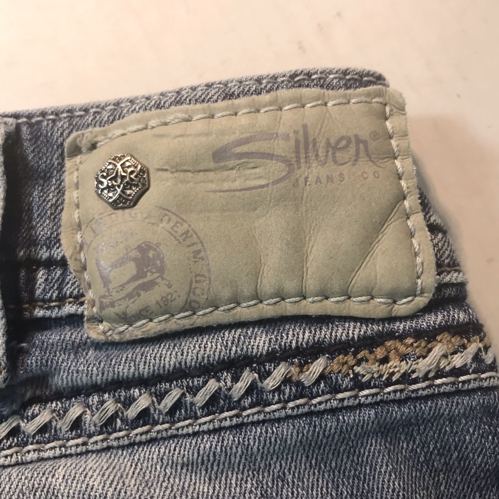 Silver Jeans Co. Vintage Silver Jeans Co. Women's Capri Pants Low Rise Distressed Embroidered Logo Cotton Blue Size 31 Size 24" / US 00 / IT 34 - 5 Thumbnail