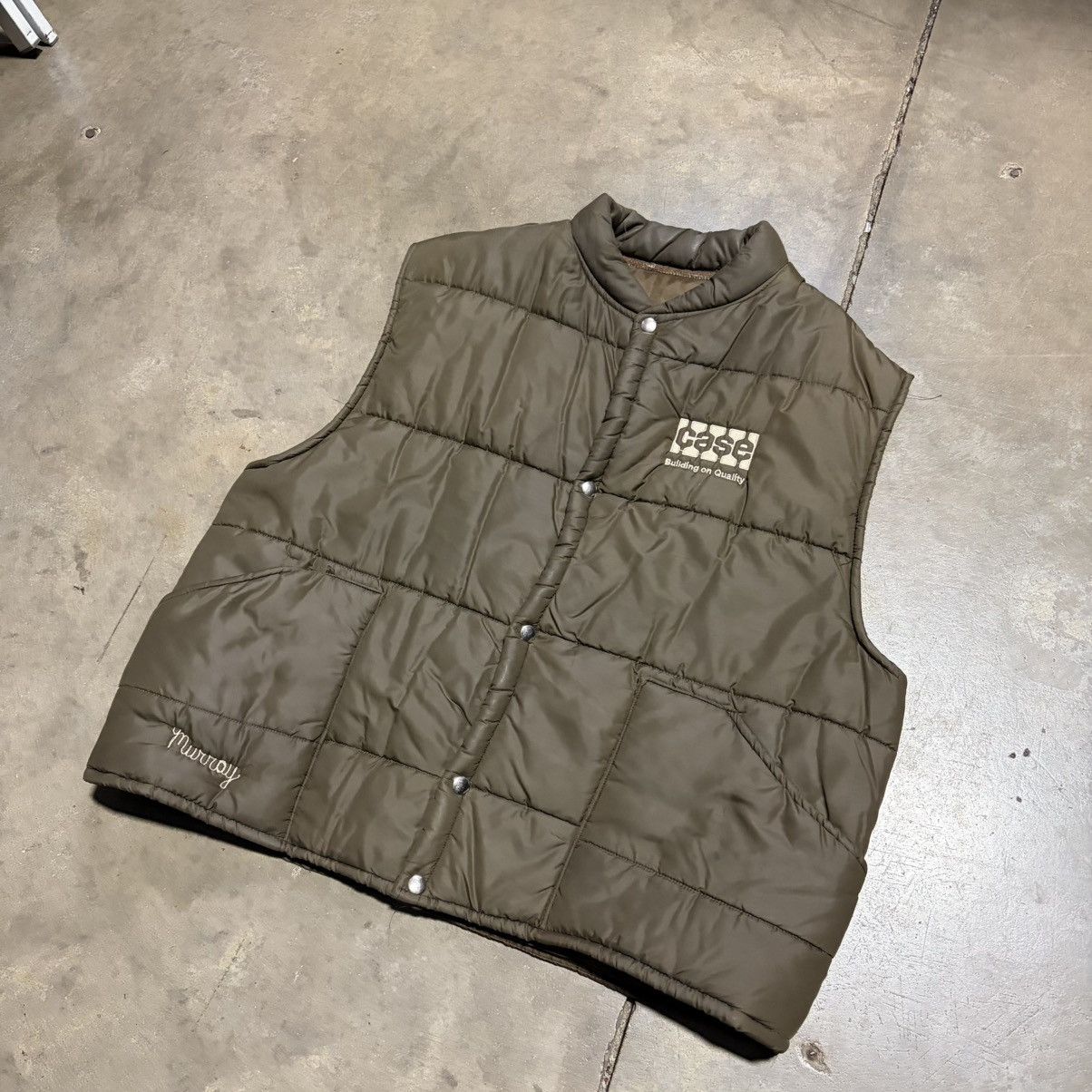 Vintage Vintage 80s Brown Puffer Vest Quilted Case IH Farming USA Size US XL / EU 56 / 4 - 2 Thumbnail