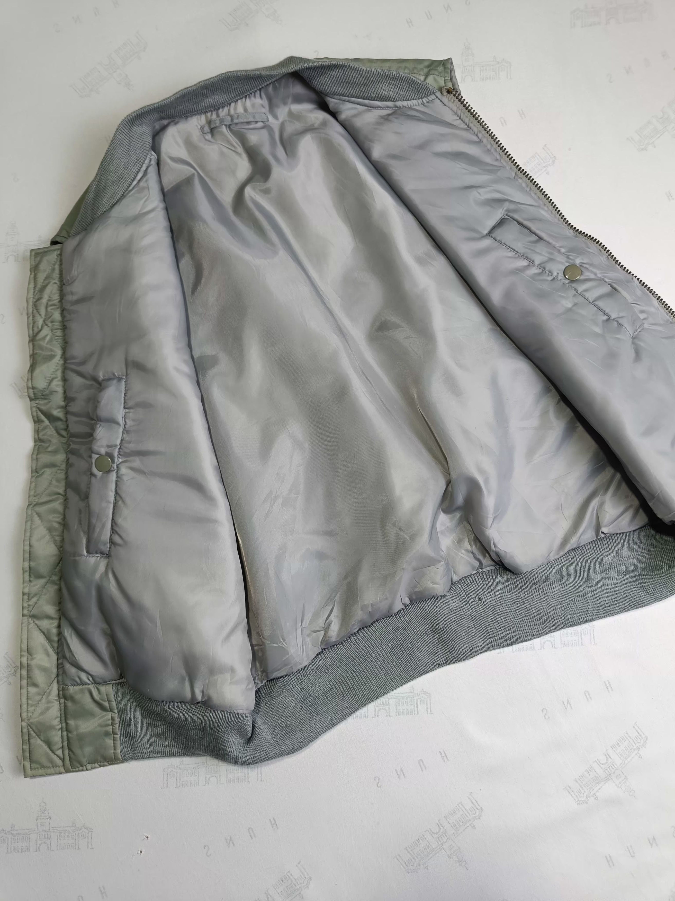 Alpha Industries Vintage USAF Llyer’s Man Intermediate MA-1 Bomber Vest Size US L / EU 52-54 / 3 - 9 Thumbnail