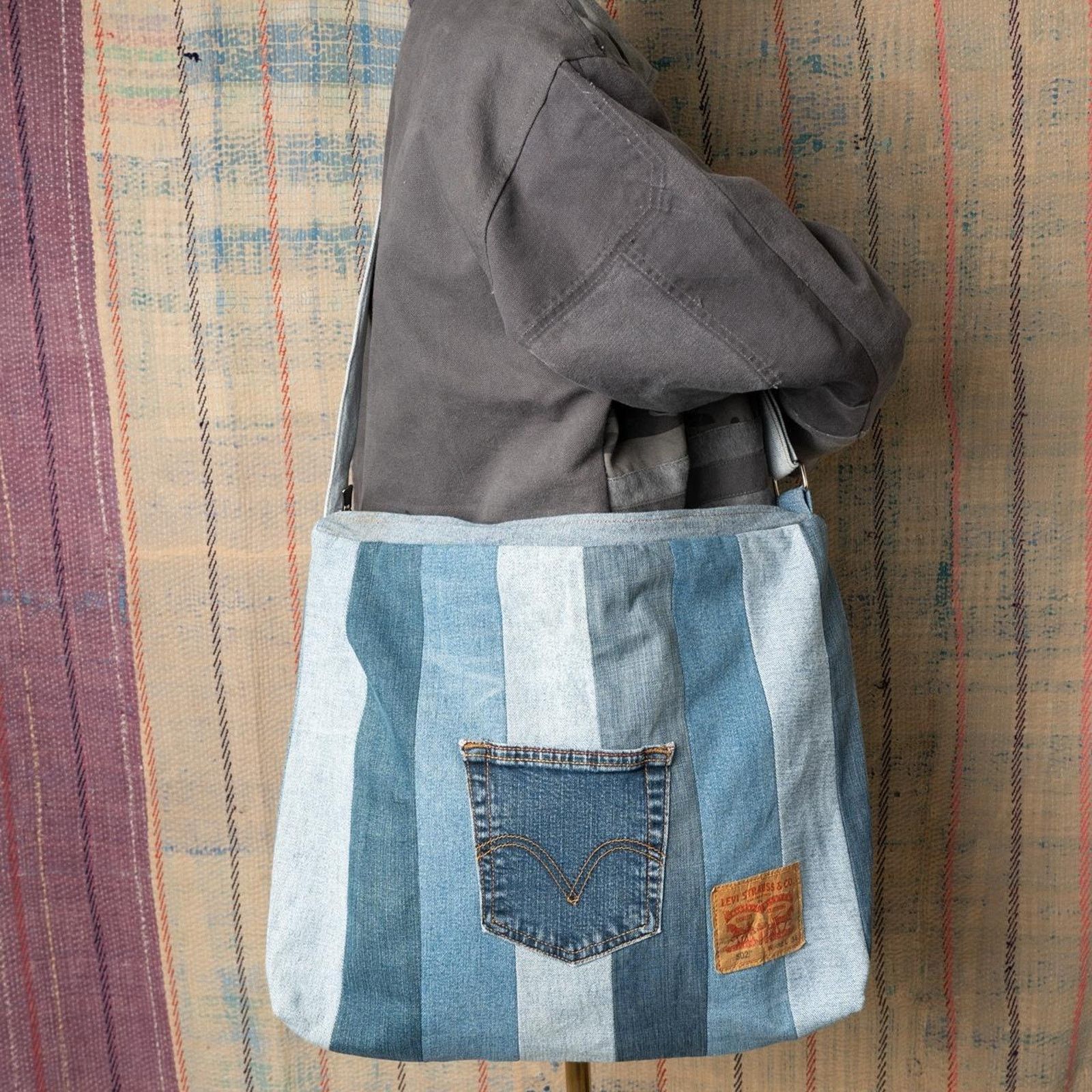 Levi's Custom upcycled denim shoulder bag Size ONE SIZE - 1 Thumbnail