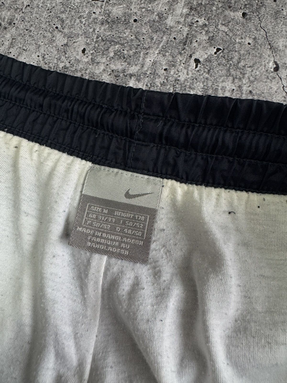 Nike Nike Vintage Nylon Pants Streetwear 90s Y2k Joggers Size US 33 - 7 Thumbnail