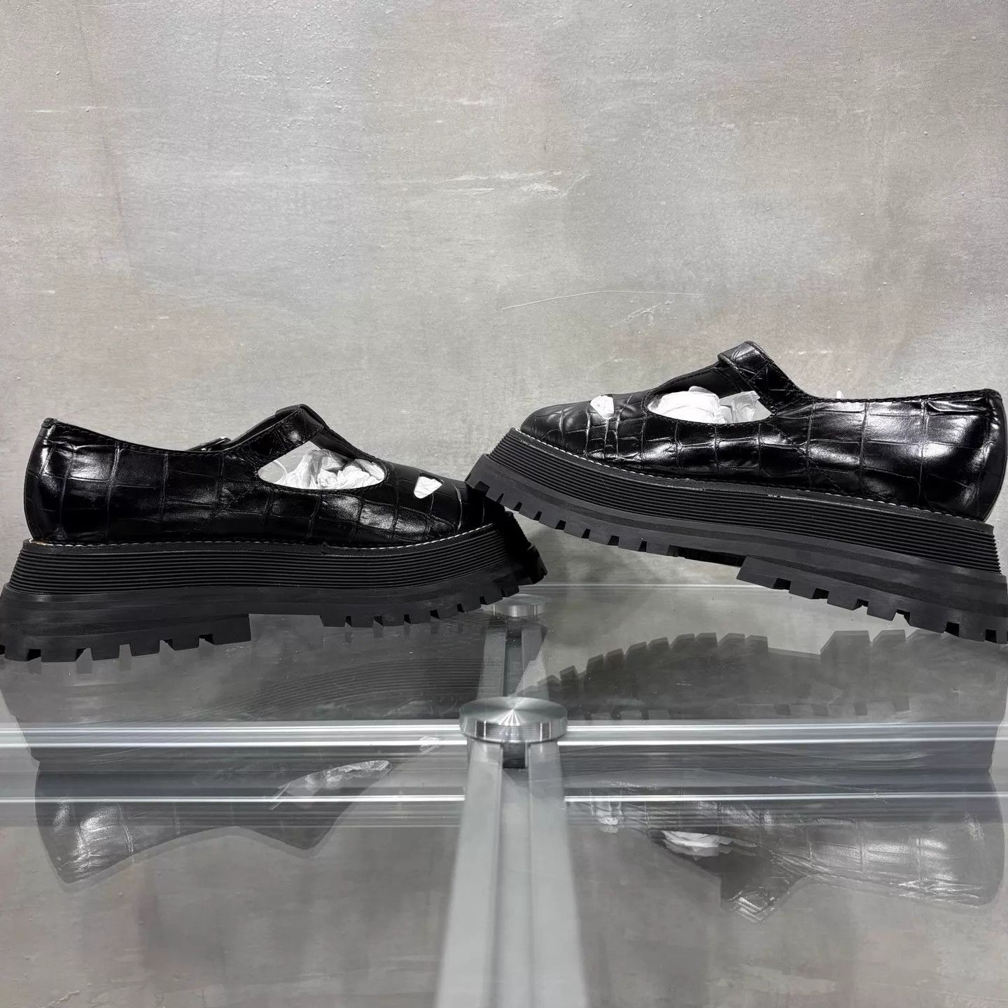 Burberry Burberry Black Crocodile Platform Mary Jane Sandal Size US 6.5 / IT 36.5 - 5 Thumbnail