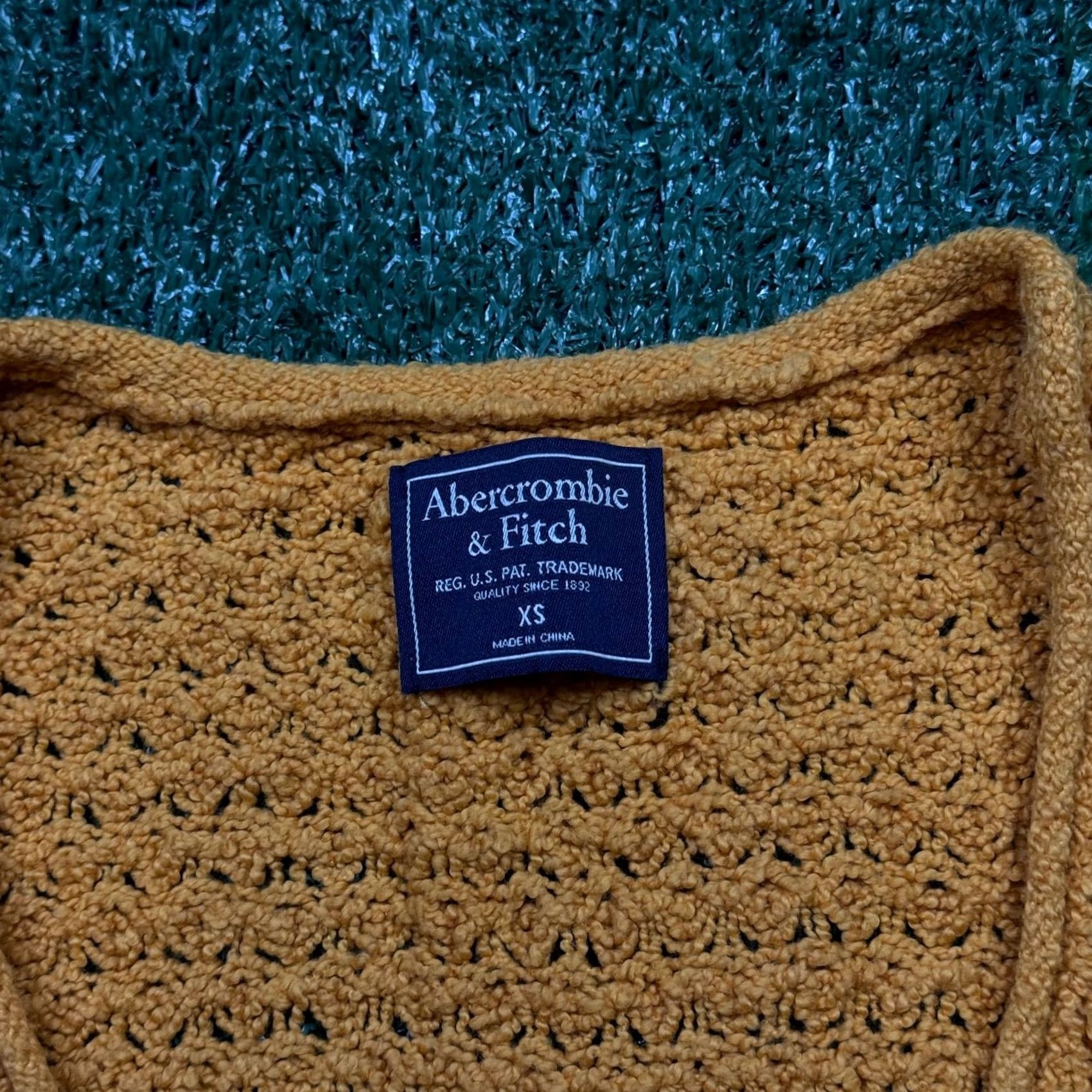Abercrombie & Fitch VINTAGE Abercrombie Fitch Sweater Women's XS Yellow V Neck Mustard Size XS / US 0-2 / IT 36-38 - 4 Thumbnail