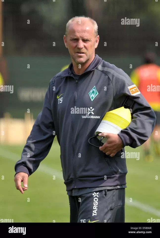 Nike WERDER BREMEN 2010 JACKET TRAINING FOOTBALL JACKET SOCCER Size US S / EU 44-46 / 1 - 13 Thumbnail