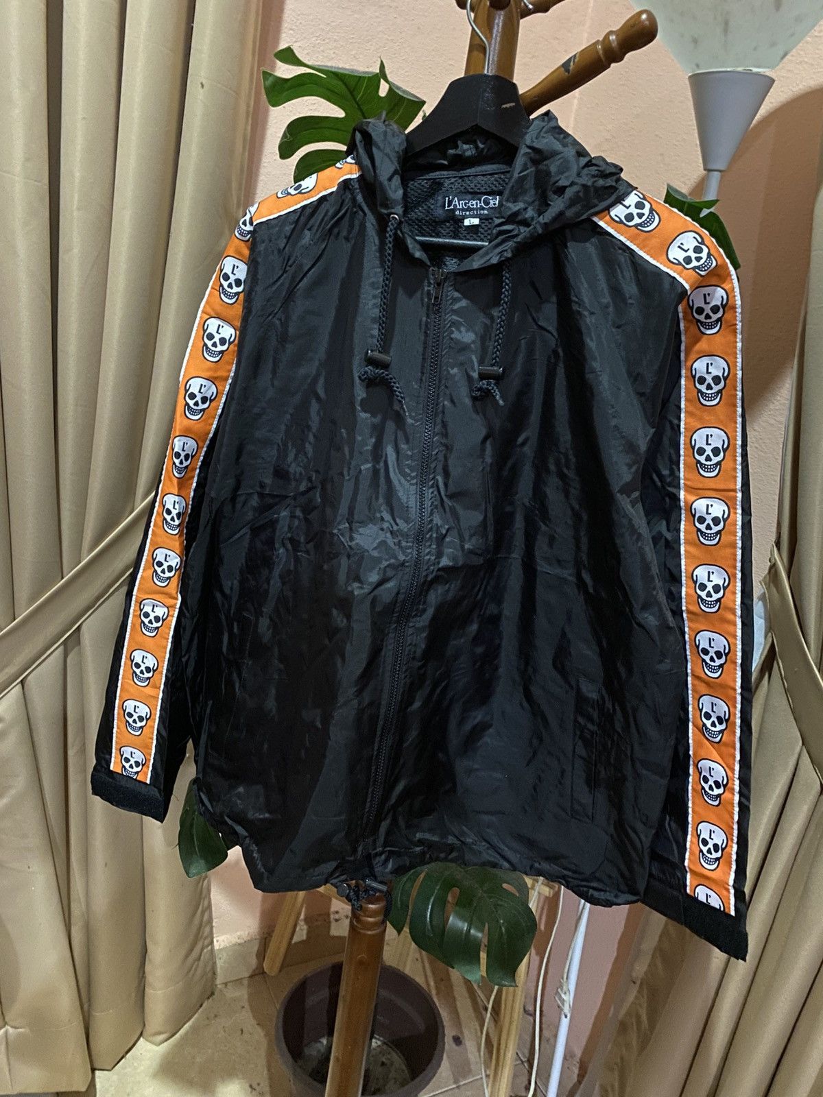 Japanese Brand VINTAGE L’ARC-EN-CIEL SKULL SIDE TAPE WINDBREAKER Size US M / EU 48-50 / 2 - 5 Thumbnail