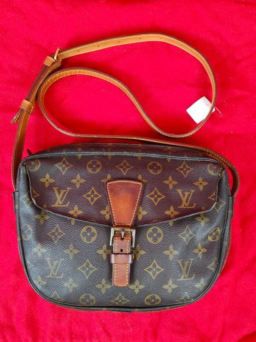 Louis Vuitton LV Louis Vuitton monogram Crossbody sling Bag #SB006DLL Size ONE SIZE - 1 Thumbnail