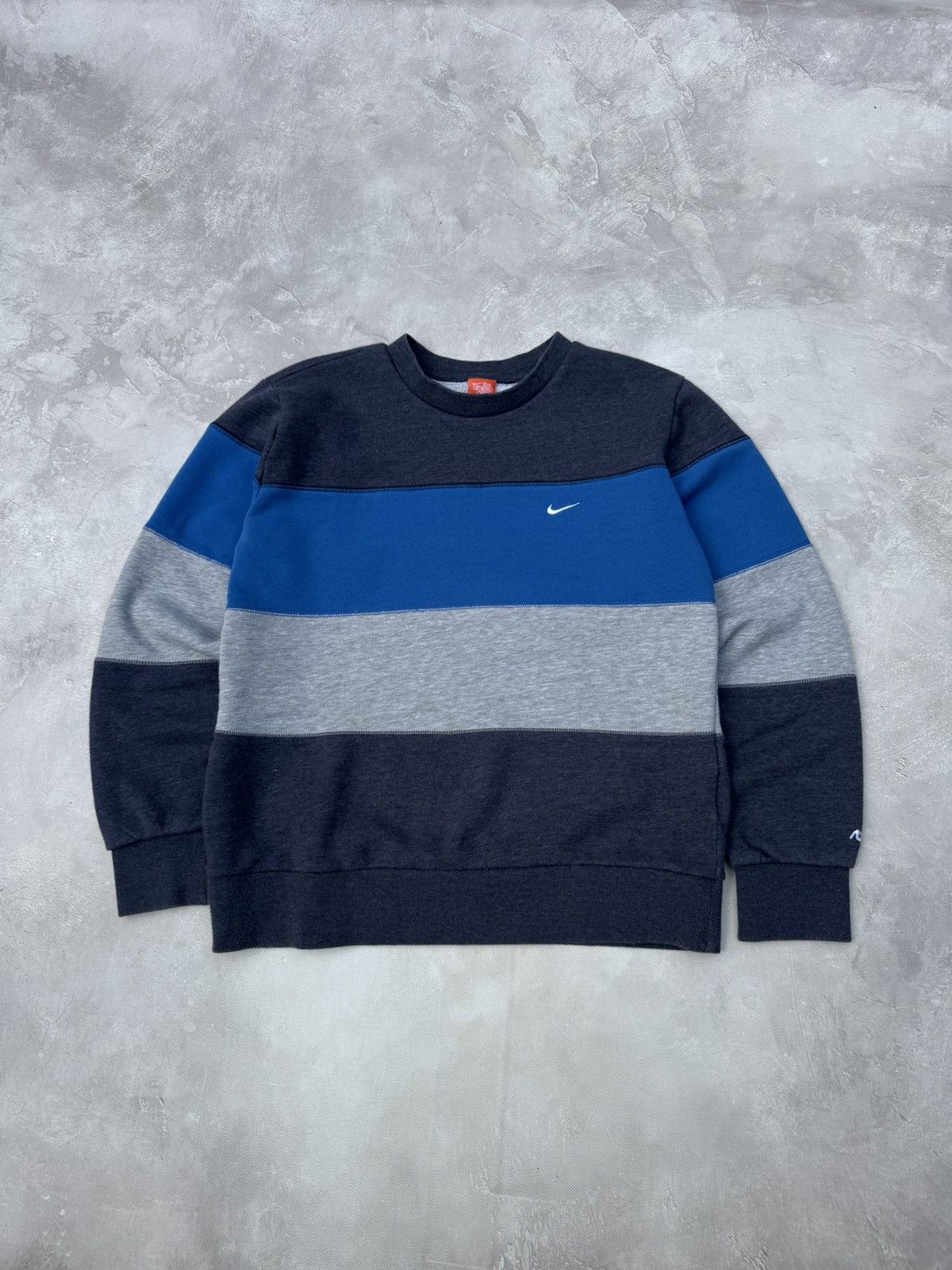 Nike Vintage Nike Baggy Y2k Sweatshirt Size US M / EU 48-50 / 2 - 1 Thumbnail