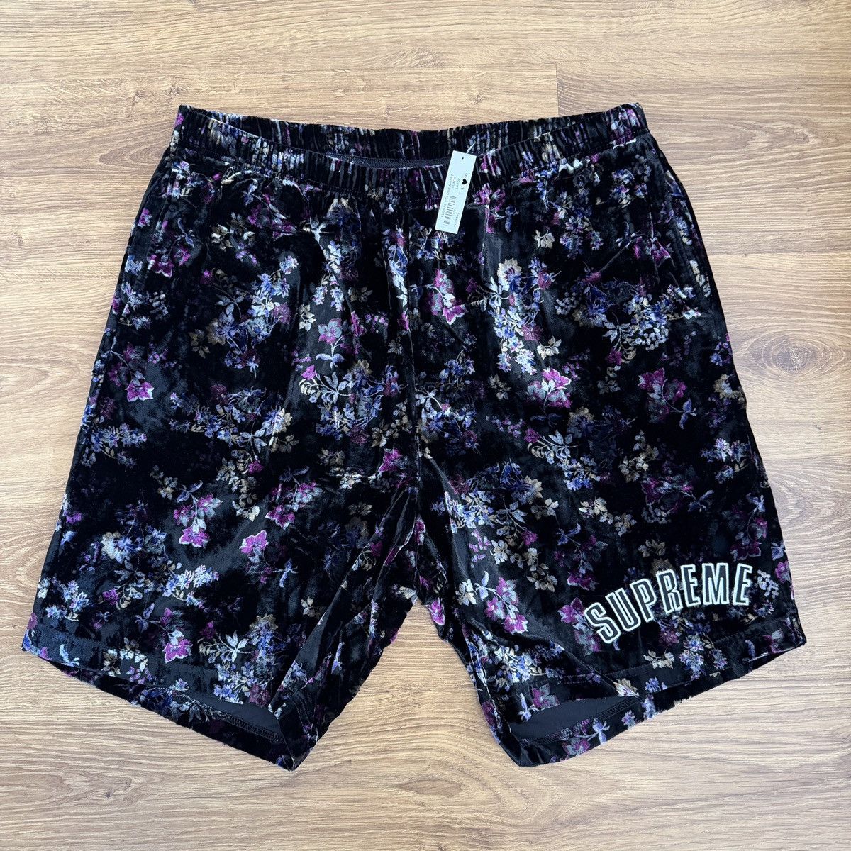 Supreme Supreme Floral Velour Shorts Size Large Size US 35 - 2 Thumbnail