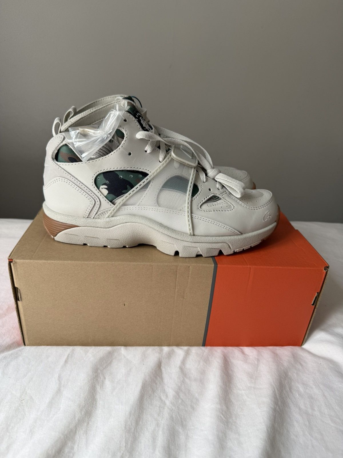 Corteiz × Nike NIKE CORTEIZ AIR HUARACHE TRAINERS Size US 9.5 / EU 42-43 - 2 Thumbnail