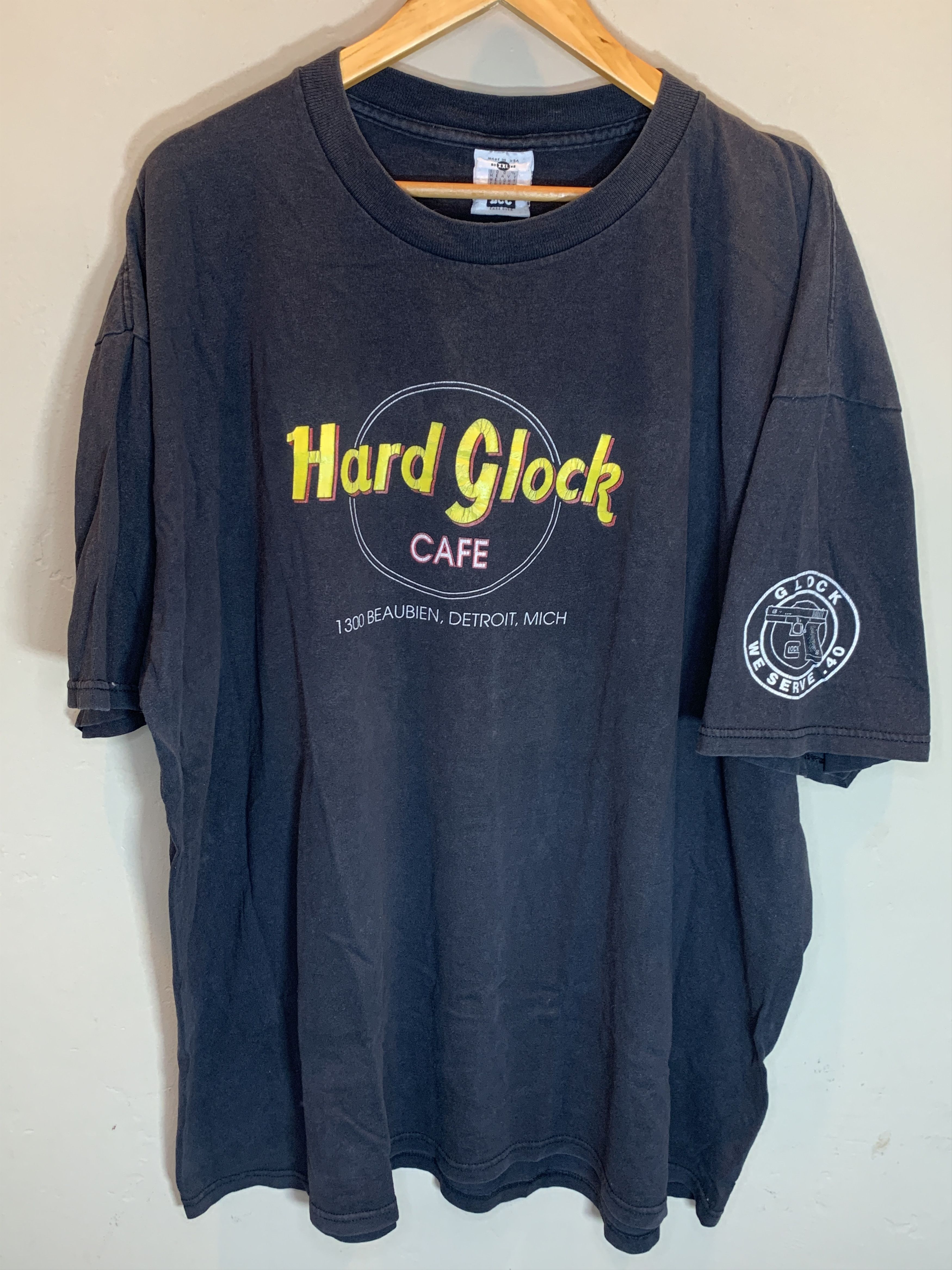 Vintage *RARE* Vintage 90’s Hard Glock Cafe Detroit Gun Art T-Shirt Size US XXL / EU 58 / 5 - 1 Thumbnail