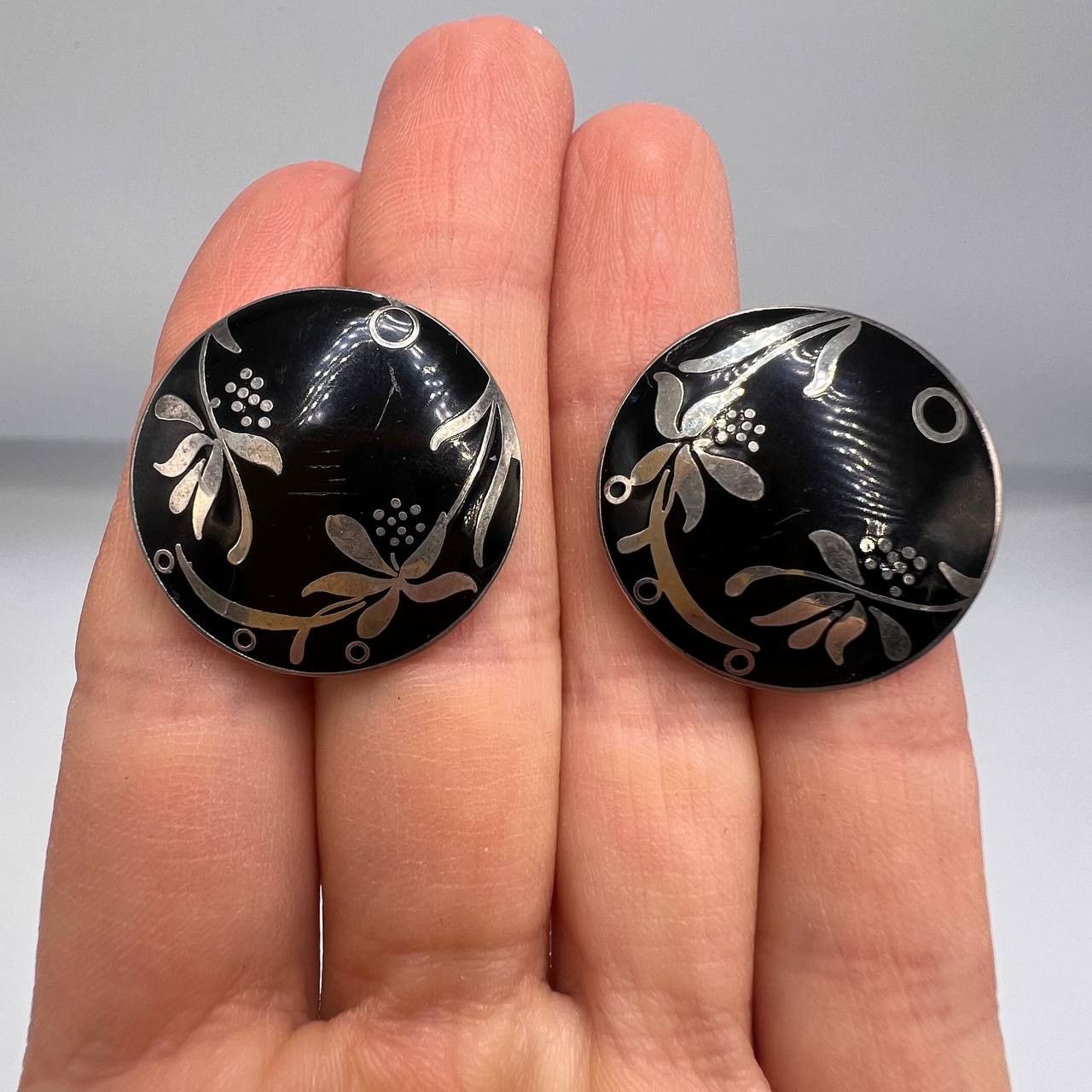 Vintage Vintage Puset Women's Jewelry Silver Earrings Black Enamel Size ONE SIZE - 1 Thumbnail