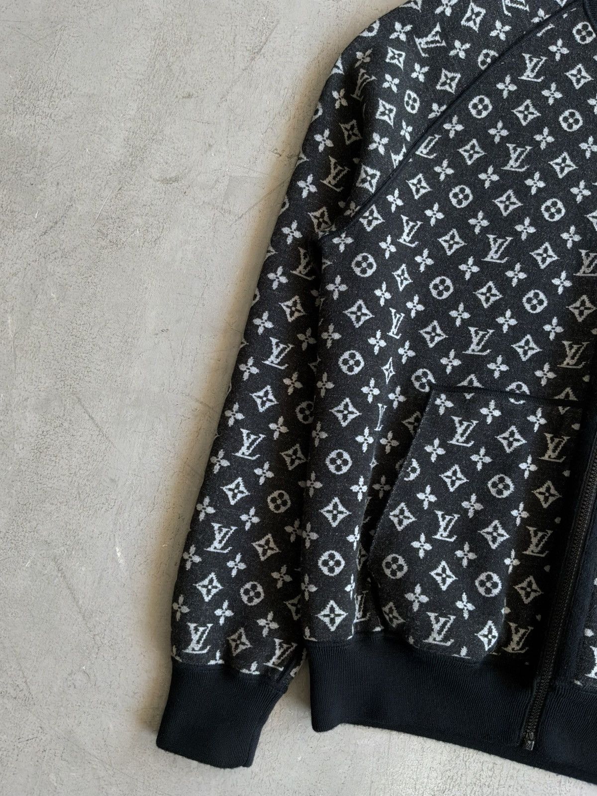 Louis Vuitton 2021 Louis Vuitton - Monogram Reversible Bomber Jacket Size US XL / EU 56 / 4 - 5 Thumbnail