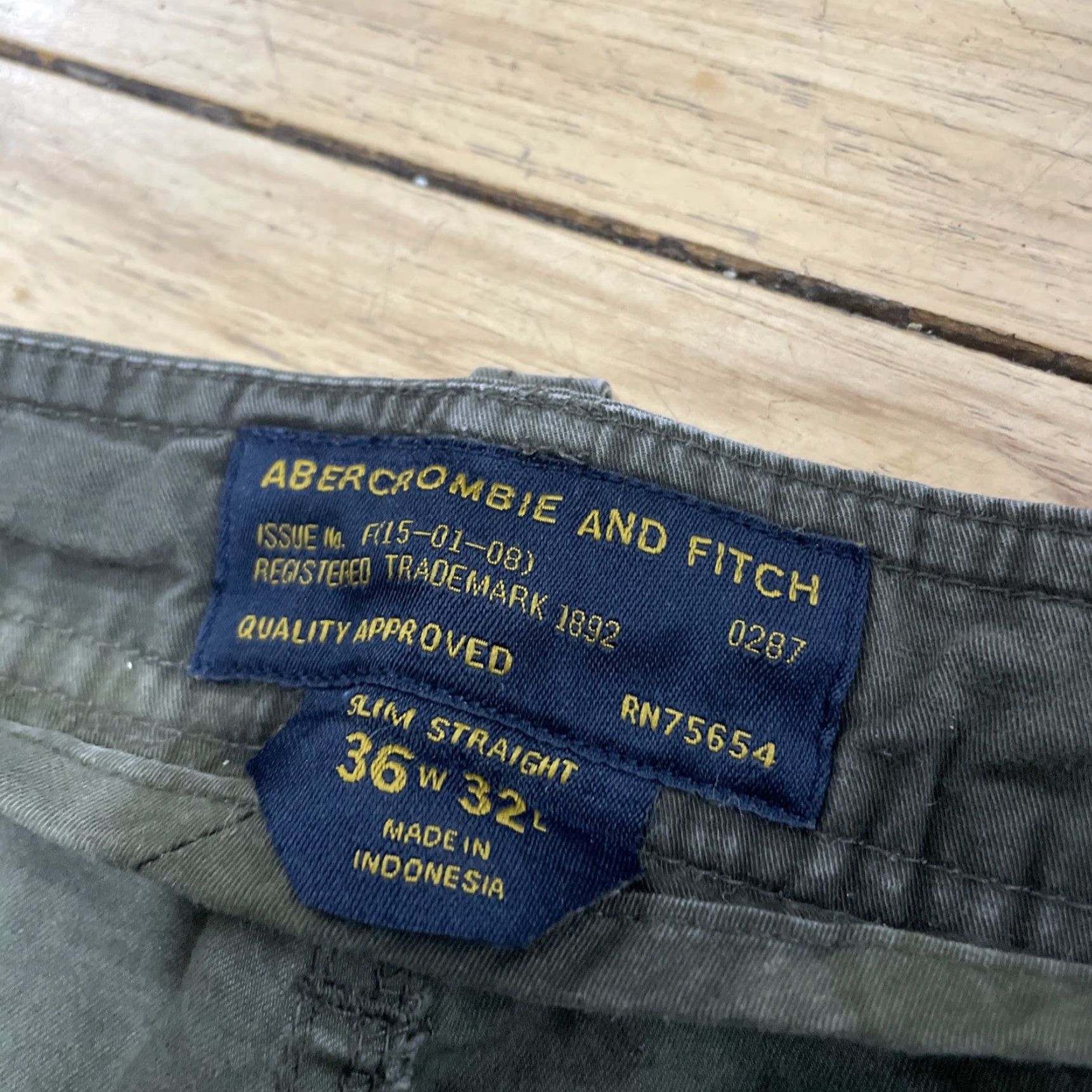 Abercrombie & Fitch VINTAGE Abercrombie & Fitch Military Camo Cargo Pants Men 36x32 Slim Straight Green Camouflage Cargo Pocket Zip Navy? Size US 36 / EU 52 - 4 Thumbnail