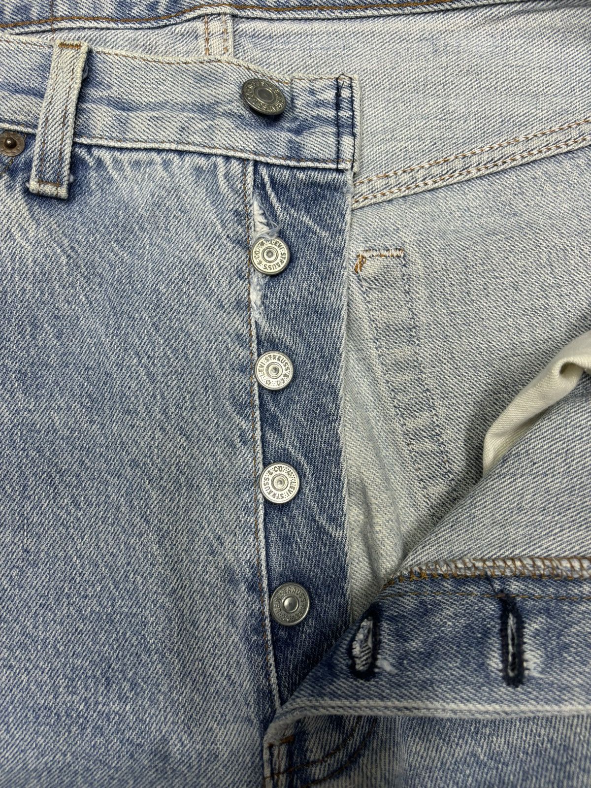 Levi's VINTAGE 80s LEVIS 501 DISTRESSED DENIM JEANS Size US 33 - 13 Thumbnail