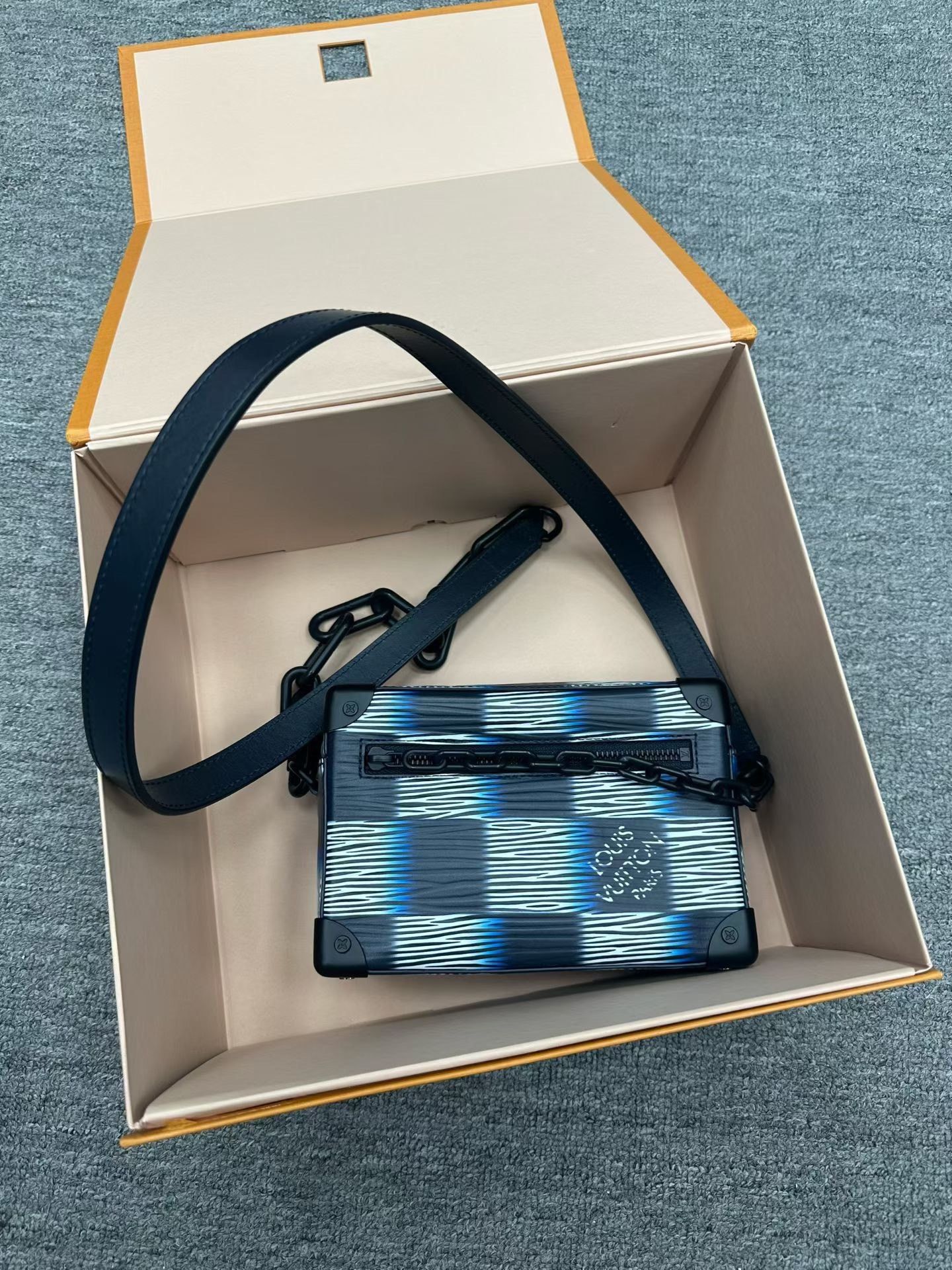 Louis Vuitton Louis Vuitton Blue Bag one size Men Size ONE SIZE - 1 Thumbnail