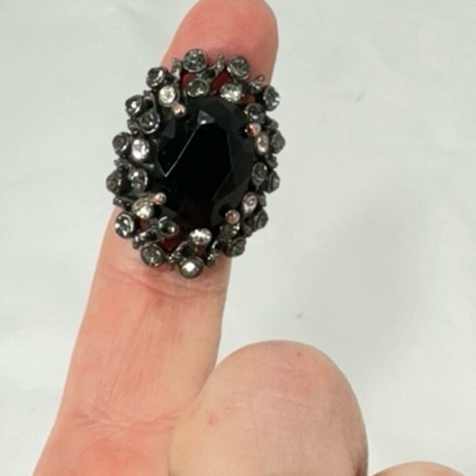 NBDN Nobrandedon VTG style black metal finish crystal ring Size ONE SIZE - 7 Thumbnail