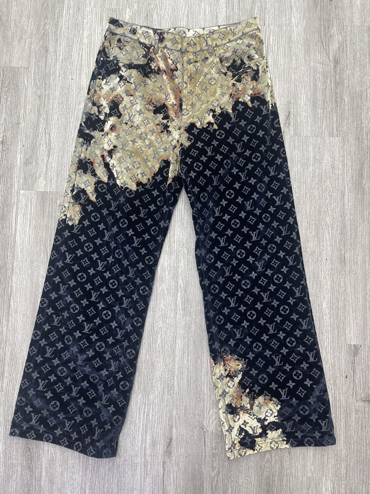 Louis Vuitton Louis Vuitton pants all over logo navy/ beige Size US 34 / EU 50 - 1 Thumbnail