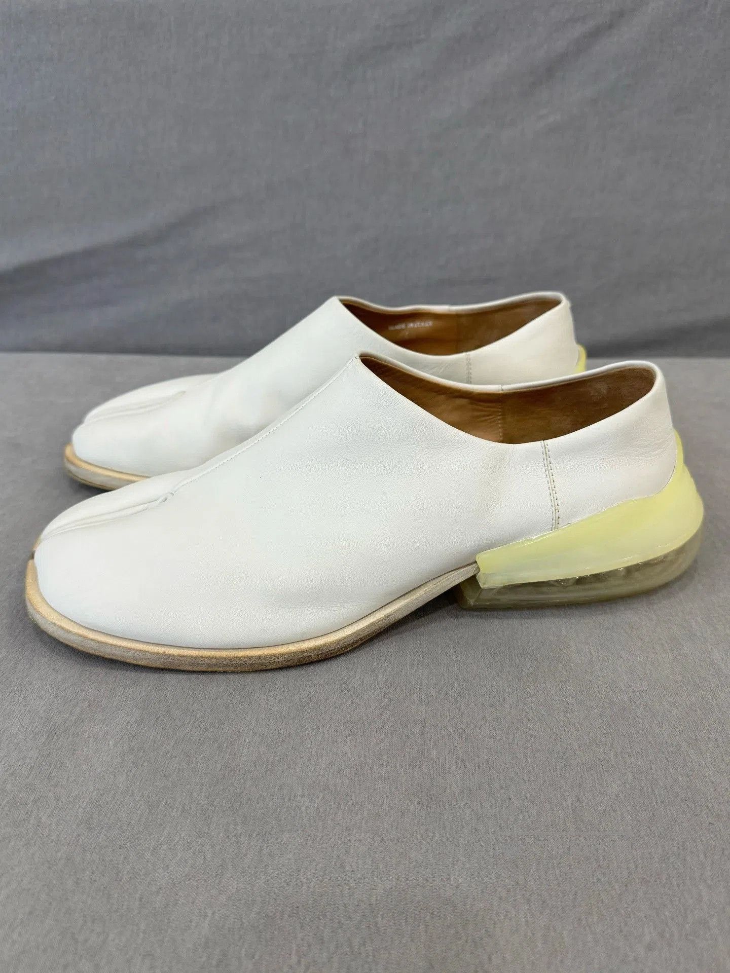 Maison Margiela Maison Margiela White Cushion Derby Shoes. Size US 10 / EU 43 - 1 Thumbnail