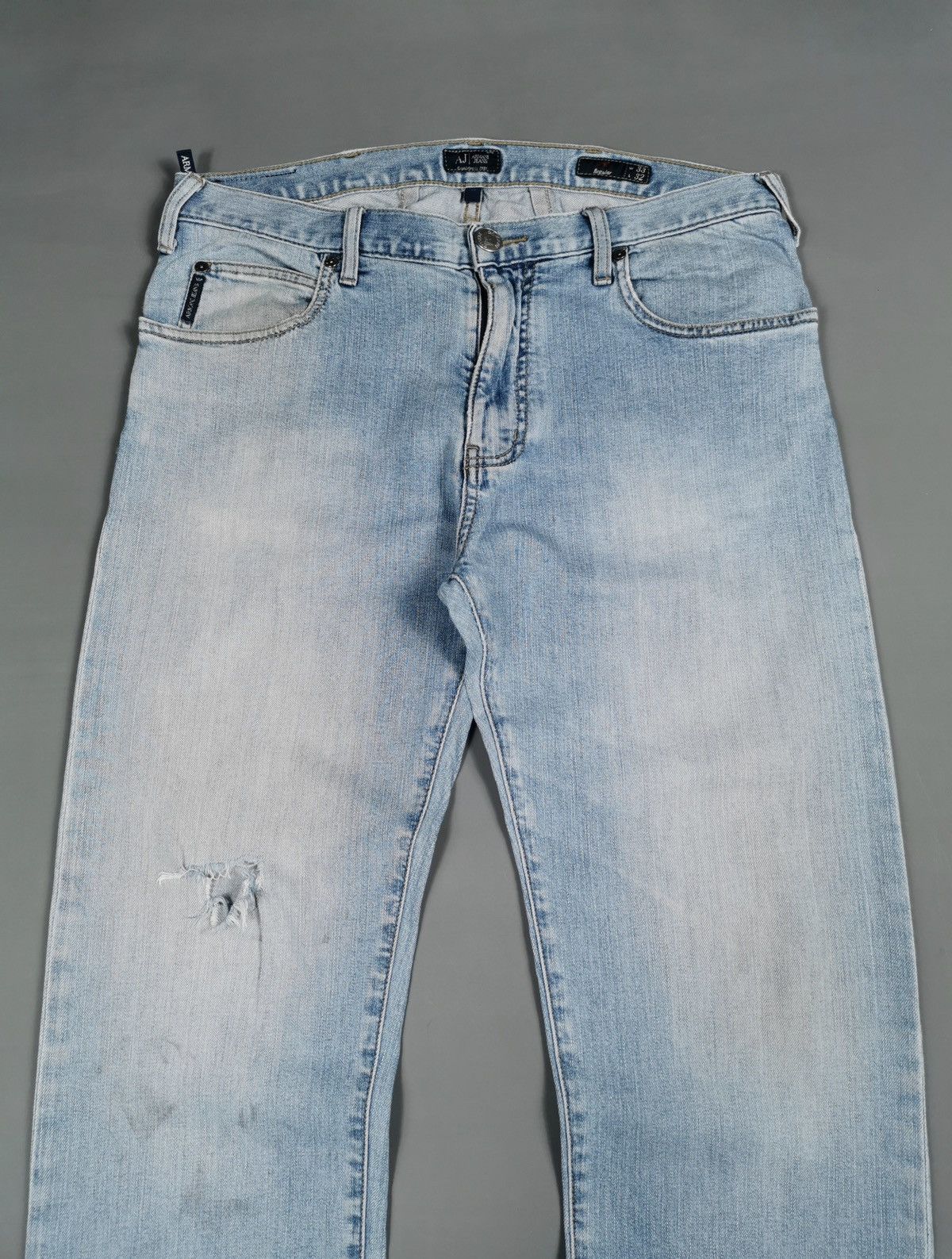 Giorgio Armani Armani J45 Distressed Light Blue Jeans Size US 34 / EU 50 - 2 Thumbnail