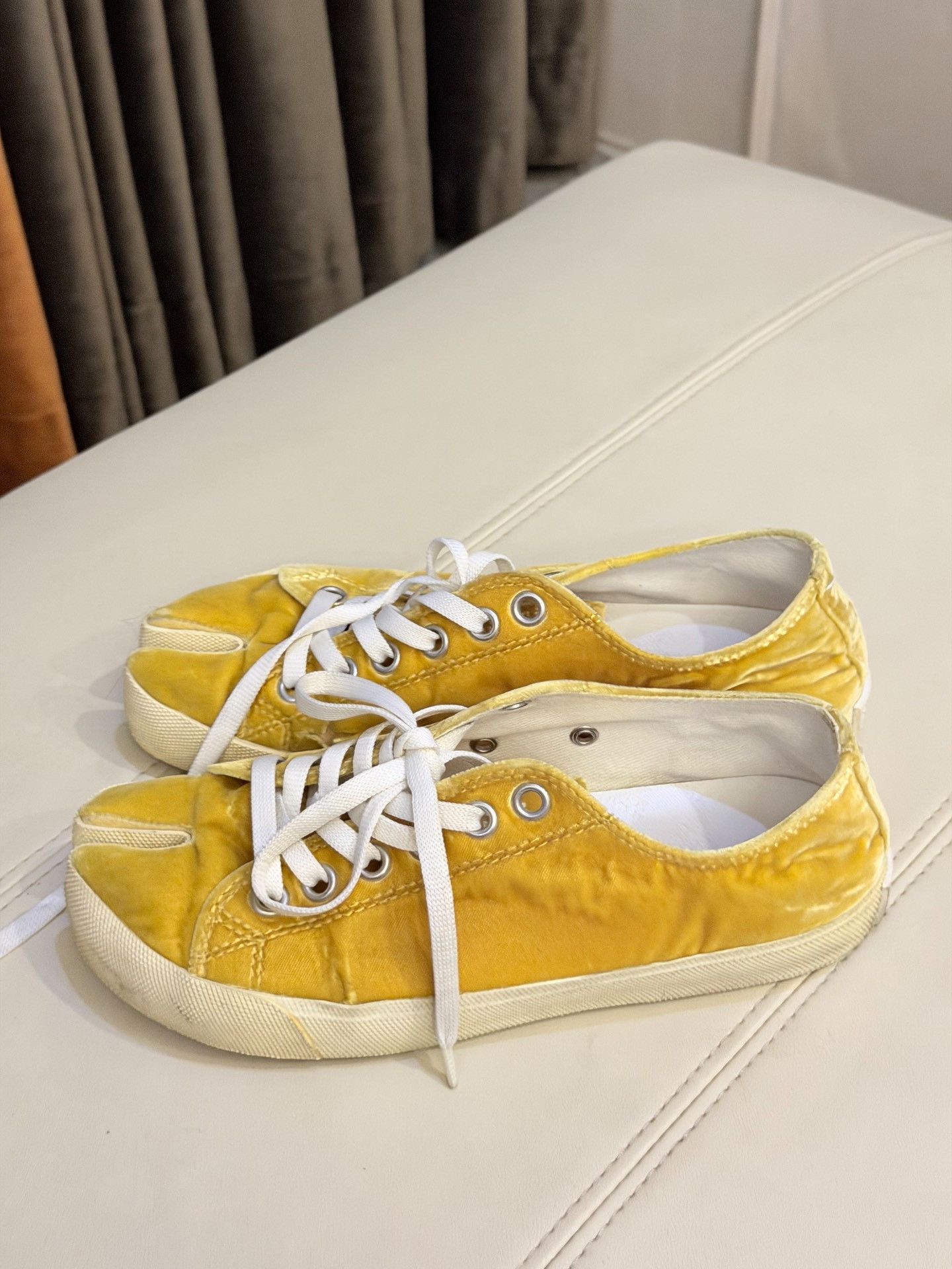 Maison Margiela Maison Margiela Tabi Velvet Split-Toe Shoes Size US 6 / IT 36 - 1 Thumbnail