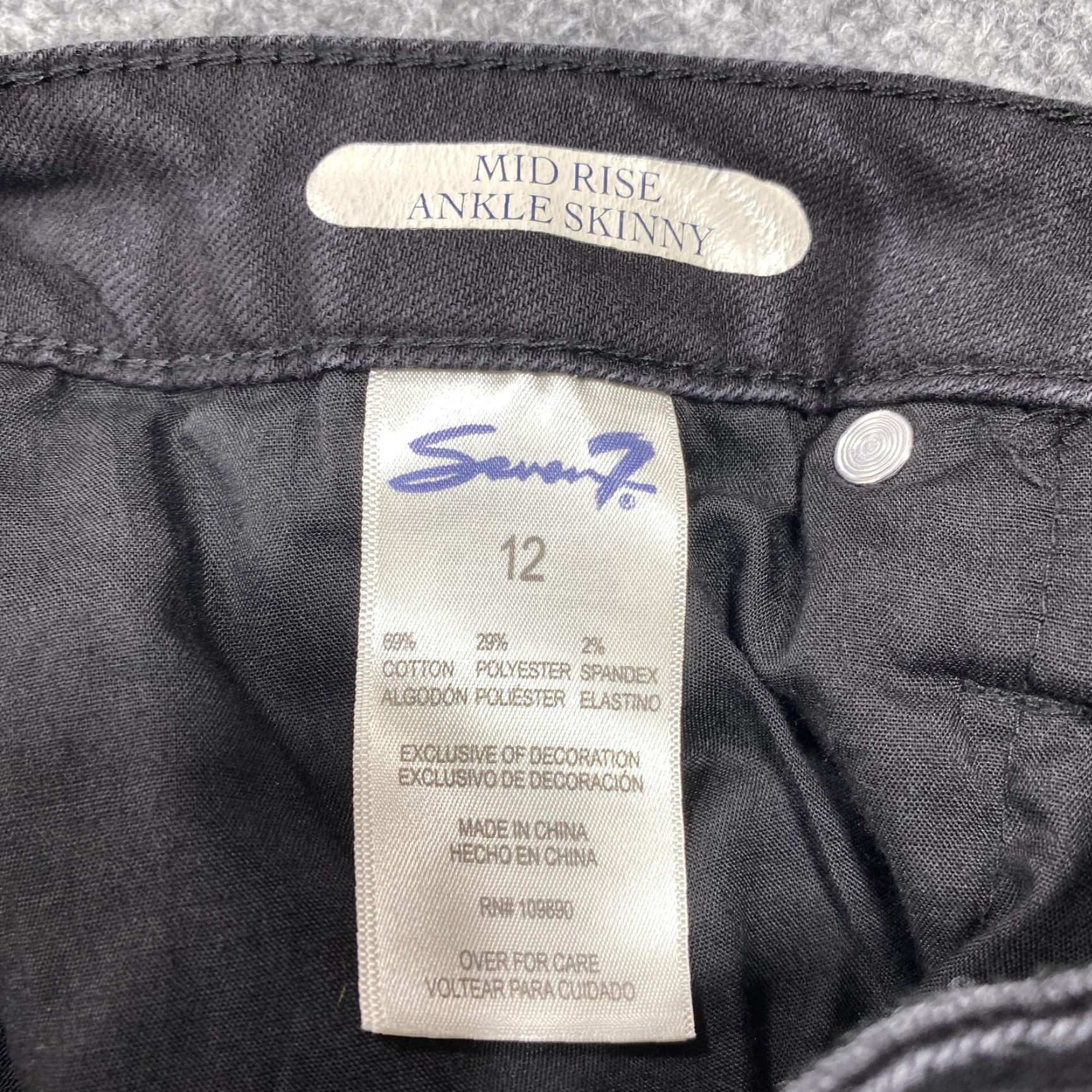 Vintage VINTAGE Seven7 Jeans Womens 12 Black Charcoal Skinny Stretch Denim Mid Rise Frayed Hem Size 34" / US 12 / IT 48 - 4 Thumbnail