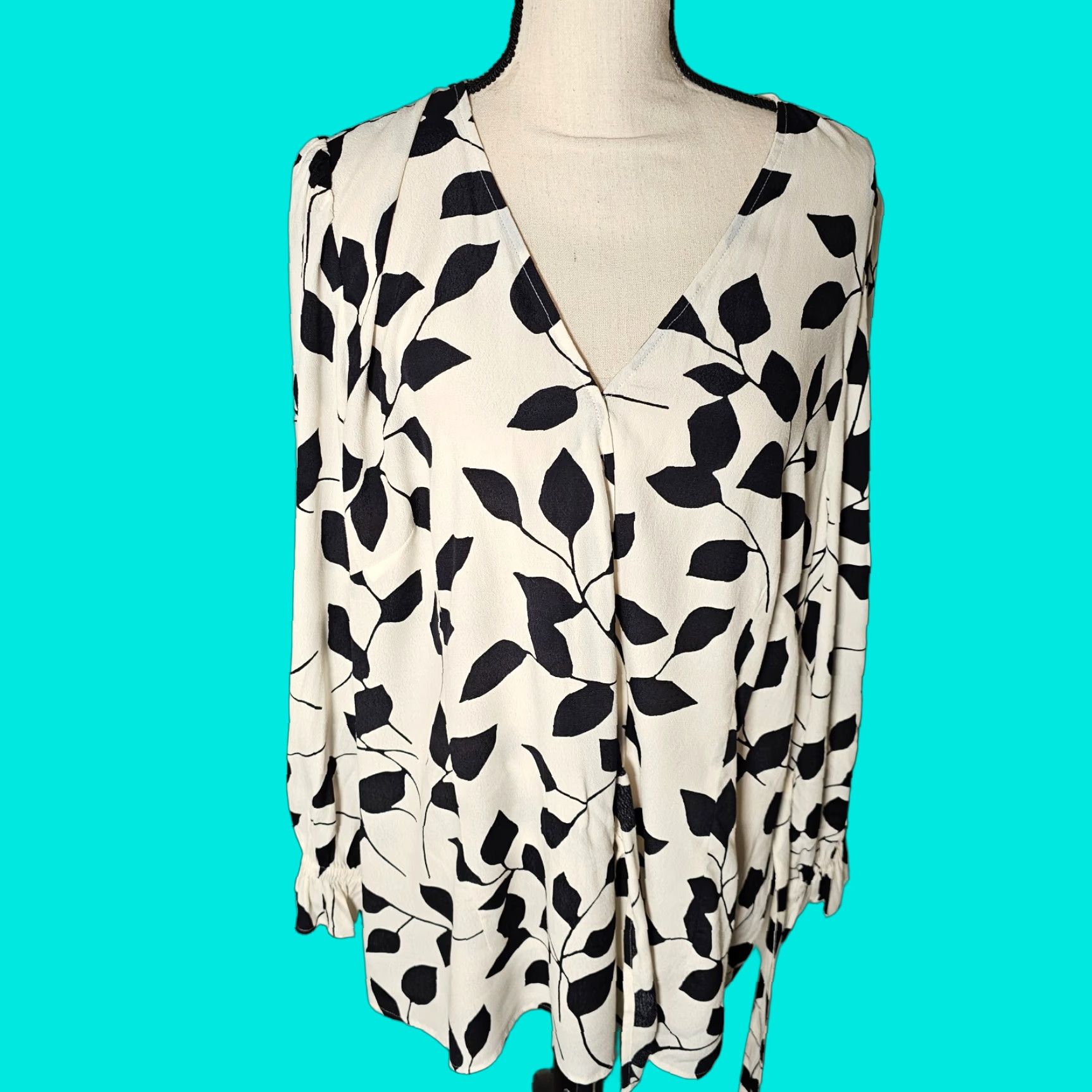 Talbots Talbots Blouse Shirt Plus 2X White Black V-Neck Button Ruffle Lightweight Long Sleeve Capable 100% Cotton Womens Modern Basic Size XXL / US 16-18 / IT 52-54 - 1 Thumbnail