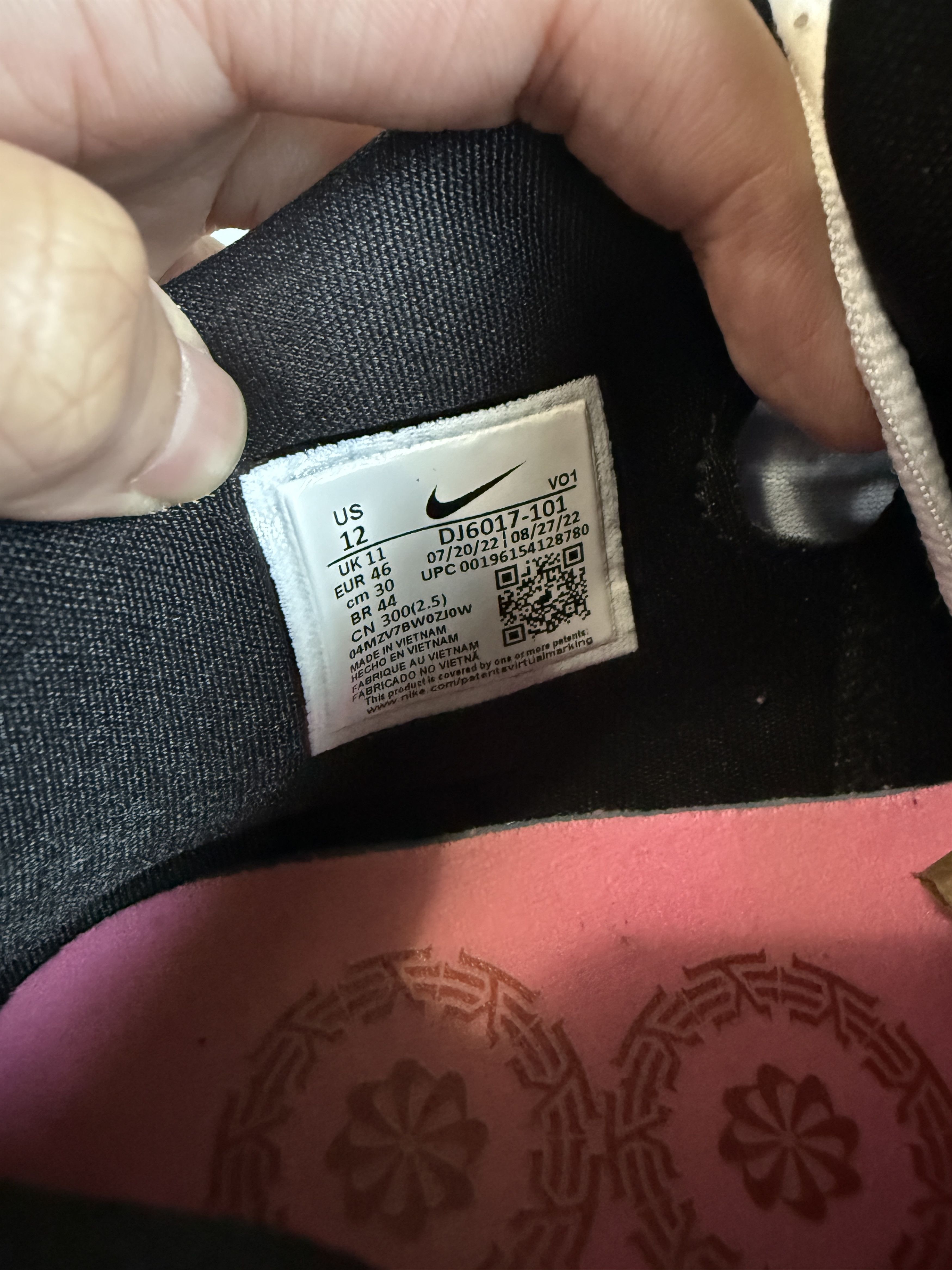 Nike NEW Kyrie 8 Basketball Shoes Size US 12 / EU 45 - 7 Thumbnail
