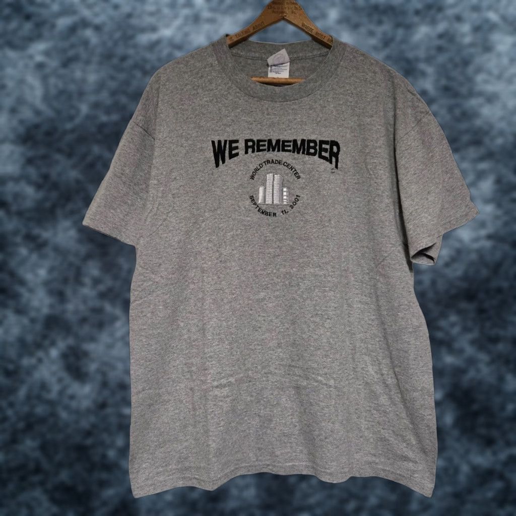 Delta VINTAGE 9/11 World Trade Center We Remember T-shirt Mens Large Embroidered Gray USA 2000s Size US L / EU 52-54 / 3 - 1 Thumbnail