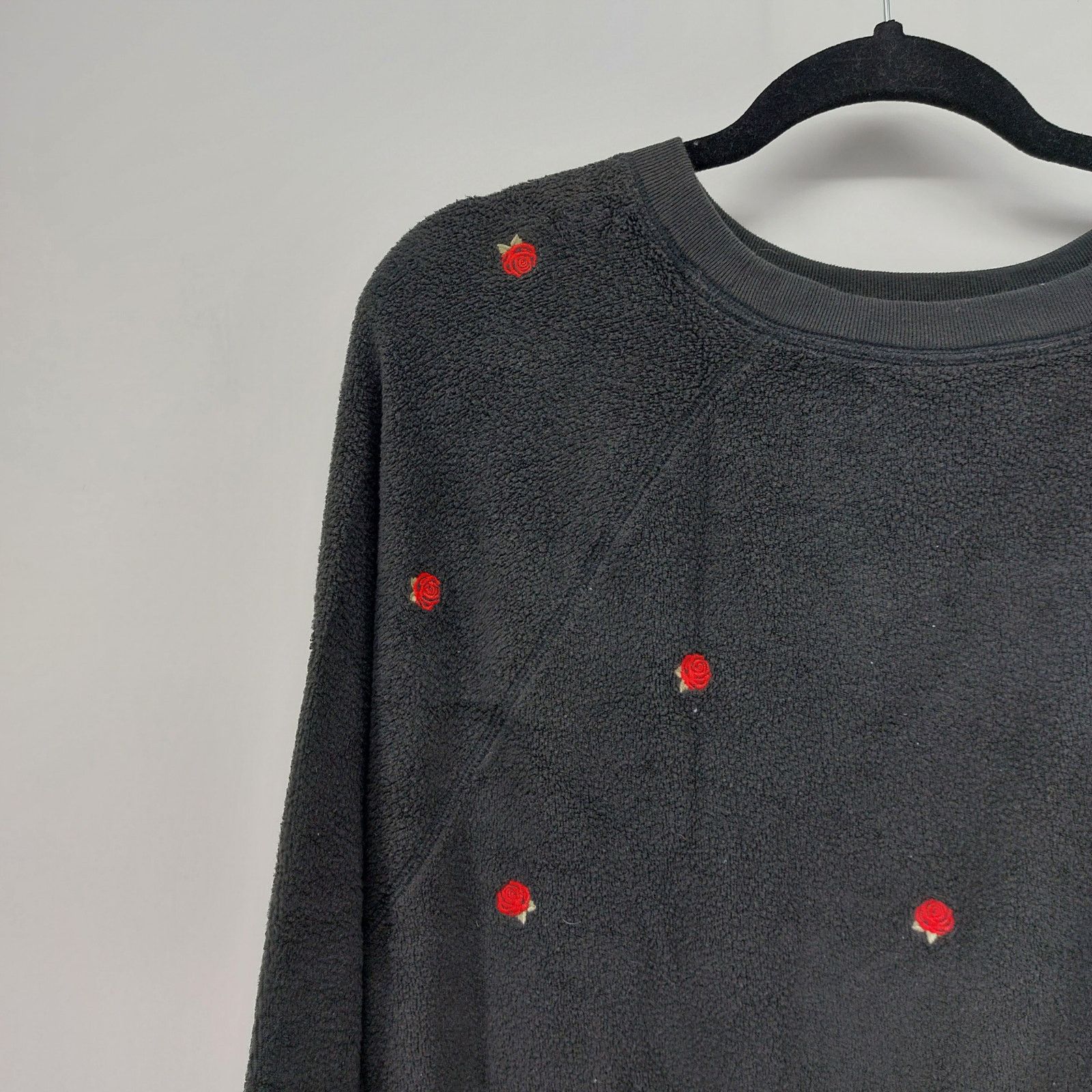 Victoria's Secret Victoria Secret Black Red Rose Sweater Size M Floral Casual Size M / US 6-8 / IT 42-44 - 12 Thumbnail