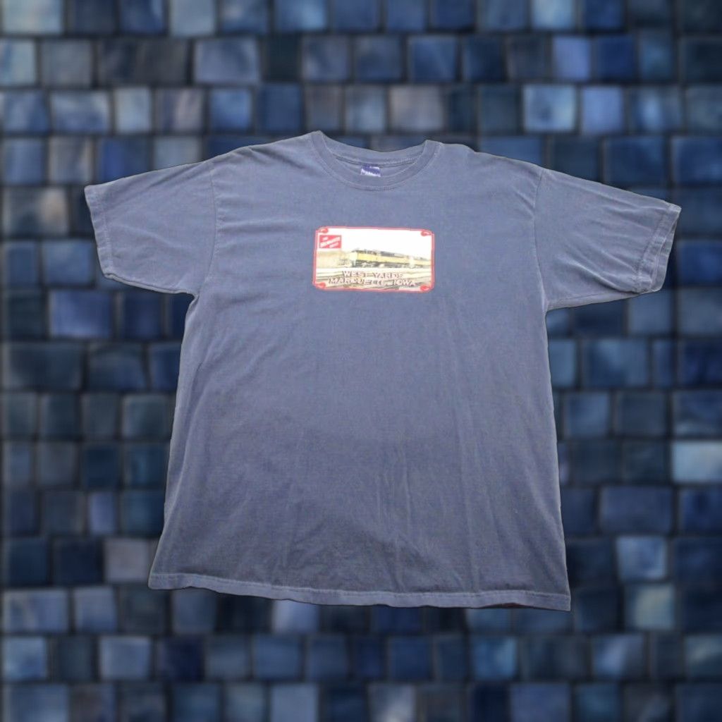Gildan VTG Milwaukee West Yard Iowa Graphic T-Shirt Mens XL Blue Size US XL / EU 56 / 4 - 1 Thumbnail